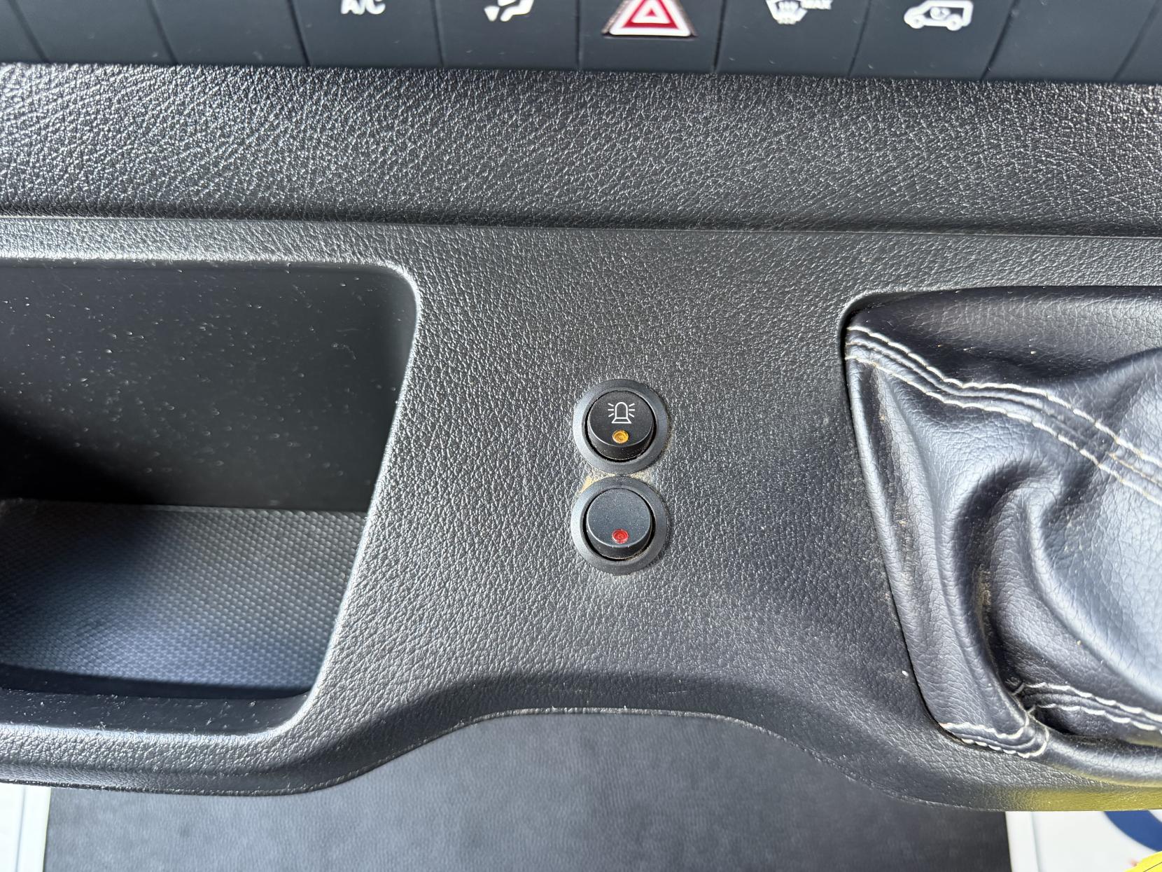2020 Mercedes-Benz Sprinter 2.1 314 CDI Premium Panel Van 5dr Diesel Manual FWD L2 H2 Euro 6 (s/s) (143 ps) - Thumbnail 23