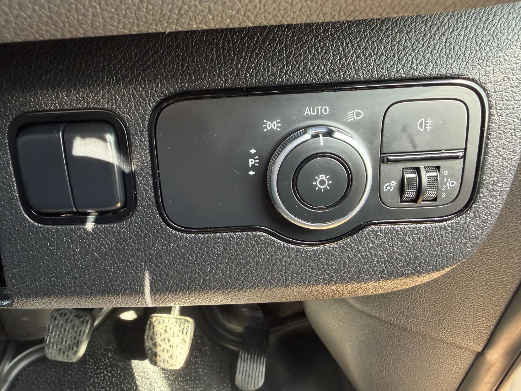 2020 Mercedes-Benz Sprinter 2.1 314 CDI Premium Panel Van 5dr Diesel Manual FWD L2 H2 Euro 6 (s/s) (143 ps) - Thumbnail 27