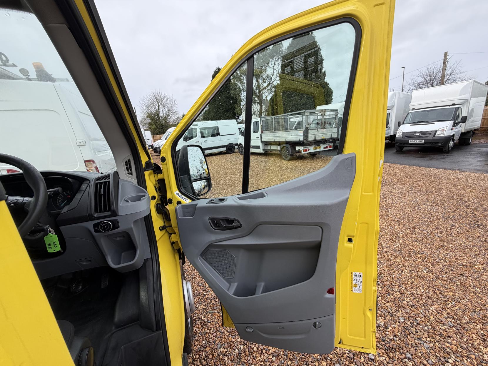 2016 Ford Transit 2.2 TDCi 350 Chassis Double Cab 4dr Diesel Manual RWD L3 H1 Euro 5 (DRW) (100 ps) - Thumbnail 28