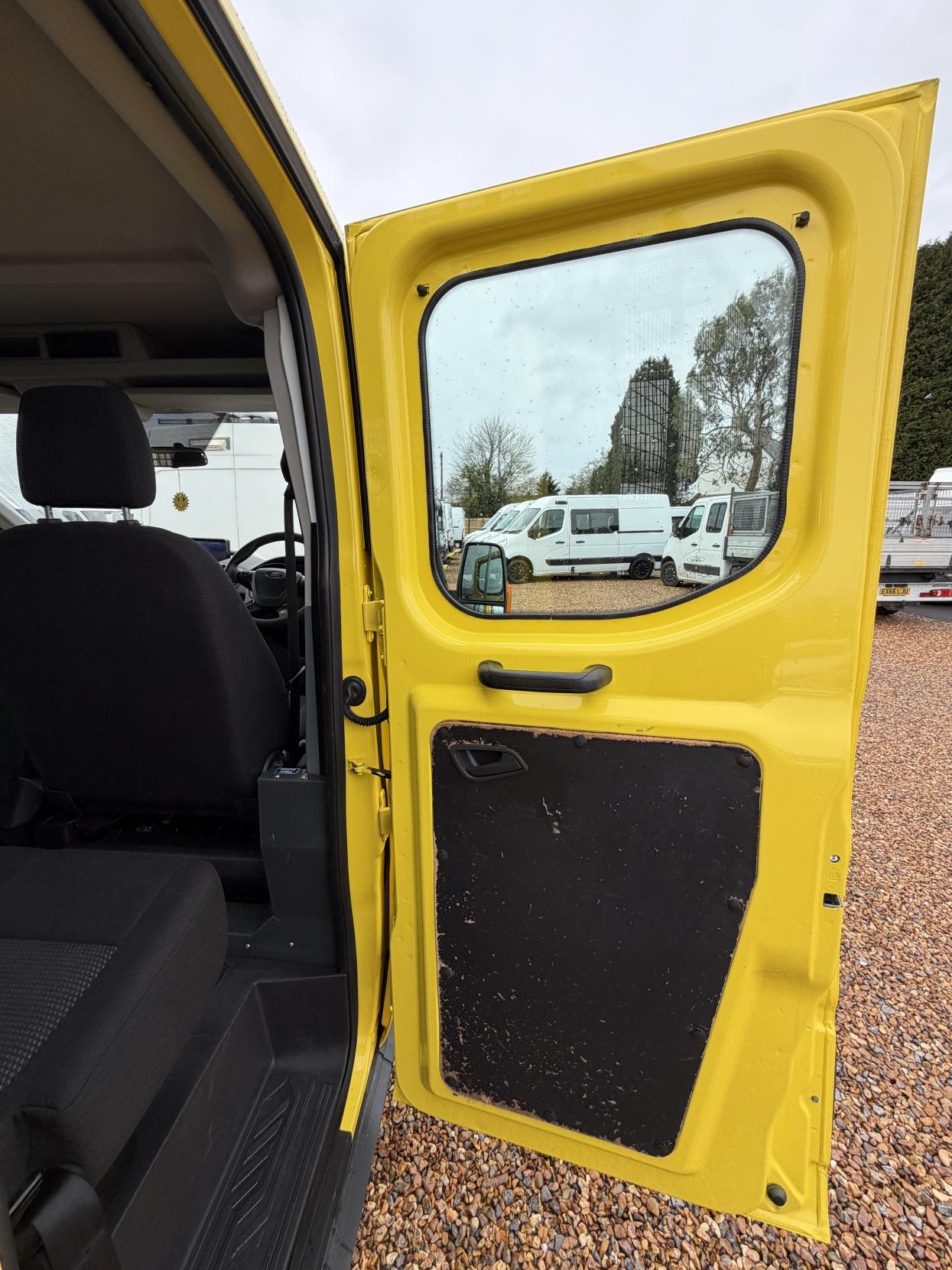 2016 Ford Transit 2.2 TDCi 350 Chassis Double Cab 4dr Diesel Manual RWD L3 H1 Euro 5 (DRW) (100 ps) - Thumbnail 31