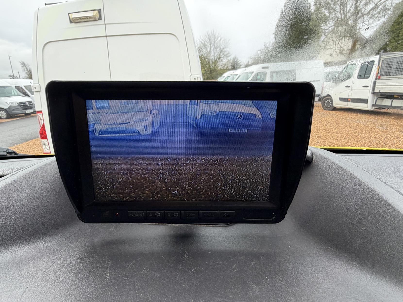 2016 Ford Transit 2.2 TDCi 350 Chassis Double Cab 4dr Diesel Manual RWD L3 H1 Euro 5 (DRW) (100 ps) - Thumbnail 25