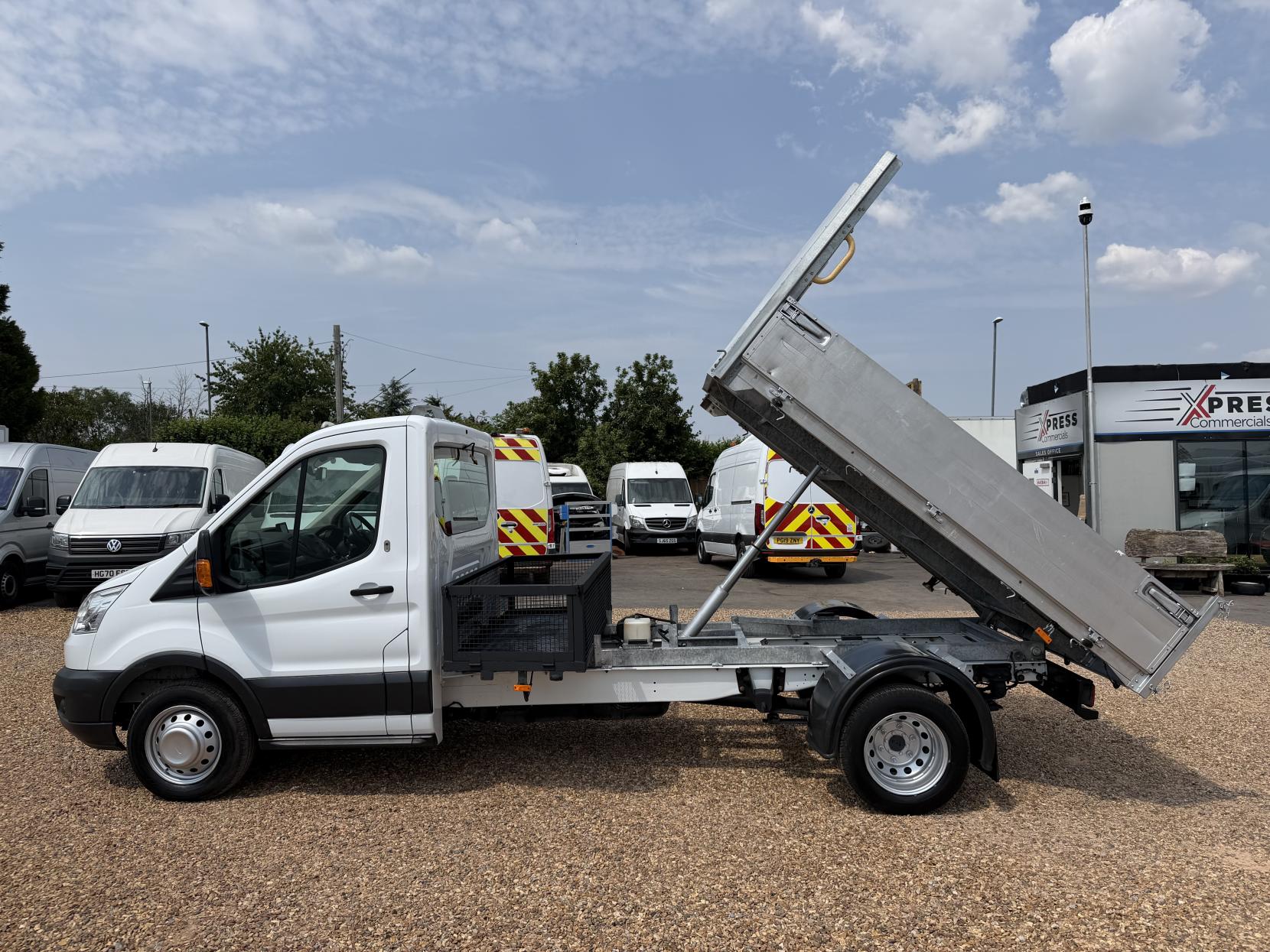 2017 Ford Transit 2.2 TDCi 350 Chassis Cab 2dr Diesel Manual RWD L3 H1 Euro 5 (DRW) (100 ps) - Thumbnail 3