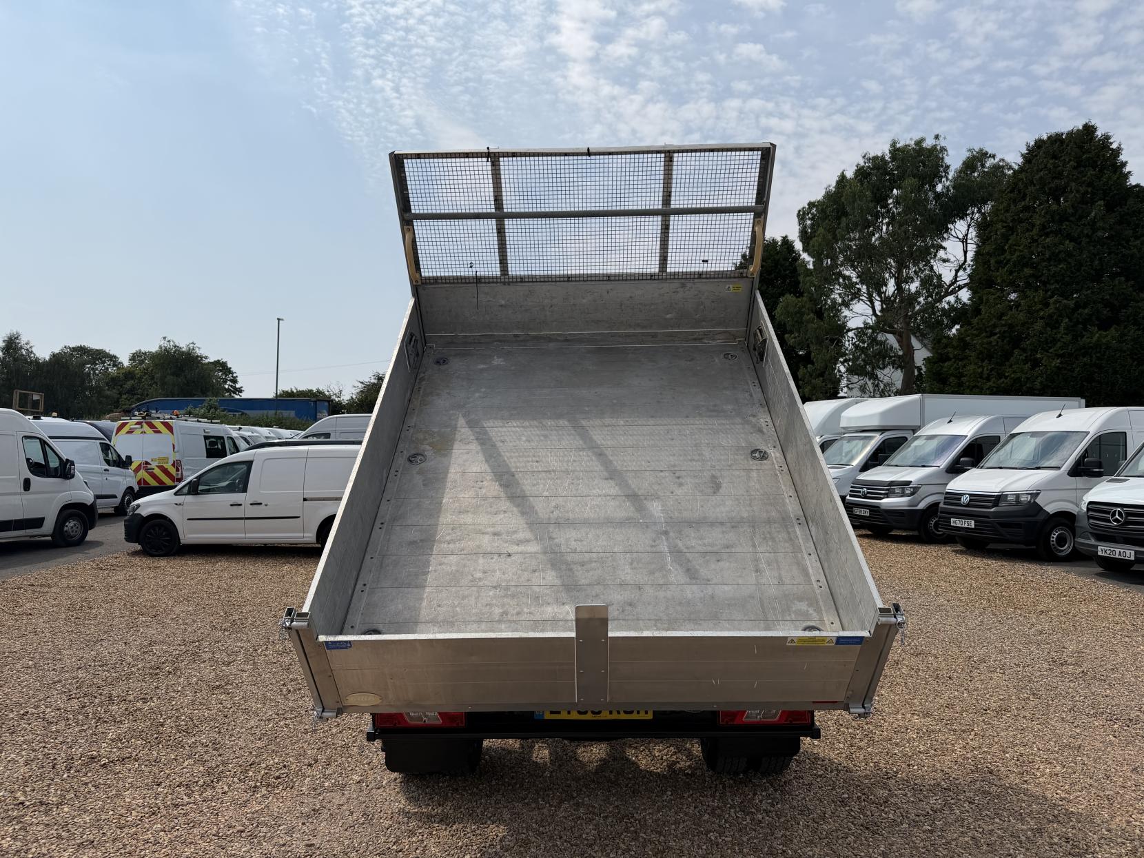2017 Ford Transit 2.2 TDCi 350 Chassis Cab 2dr Diesel Manual RWD L3 H1 Euro 5 (DRW) (100 ps) - Thumbnail 4