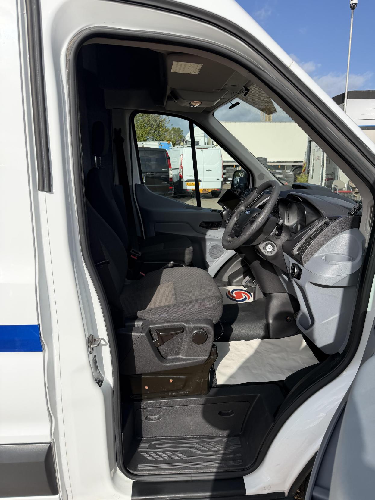 2015 Ford Transit 2.2 TDCi 350 Panel Van 5dr Diesel Manual RWD L3 H2 Euro 5 (155 ps) - Thumbnail 14