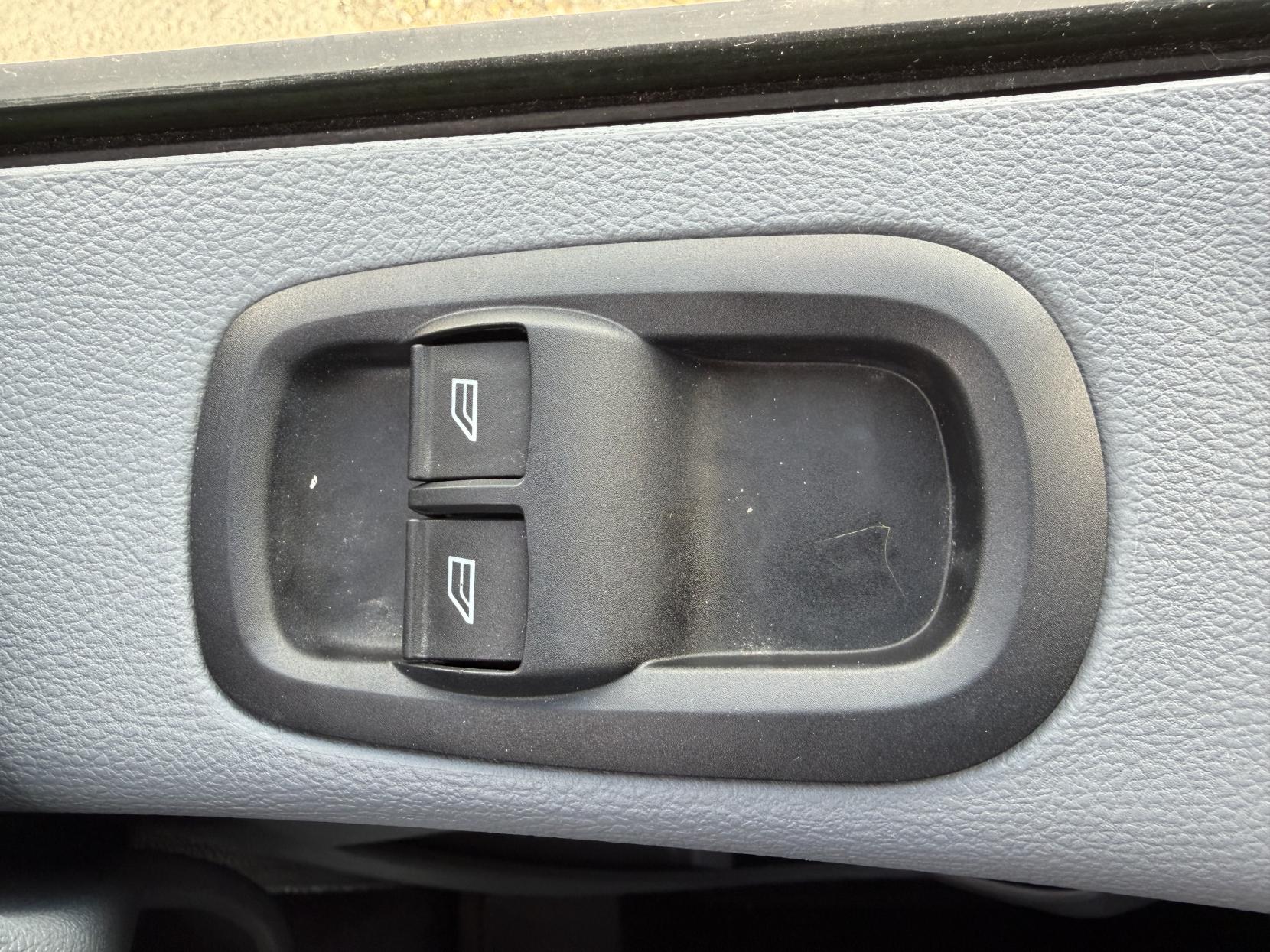 2015 Ford Transit 2.2 TDCi 350 Panel Van 5dr Diesel Manual RWD L3 H2 Euro 5 (155 ps) - Thumbnail 24