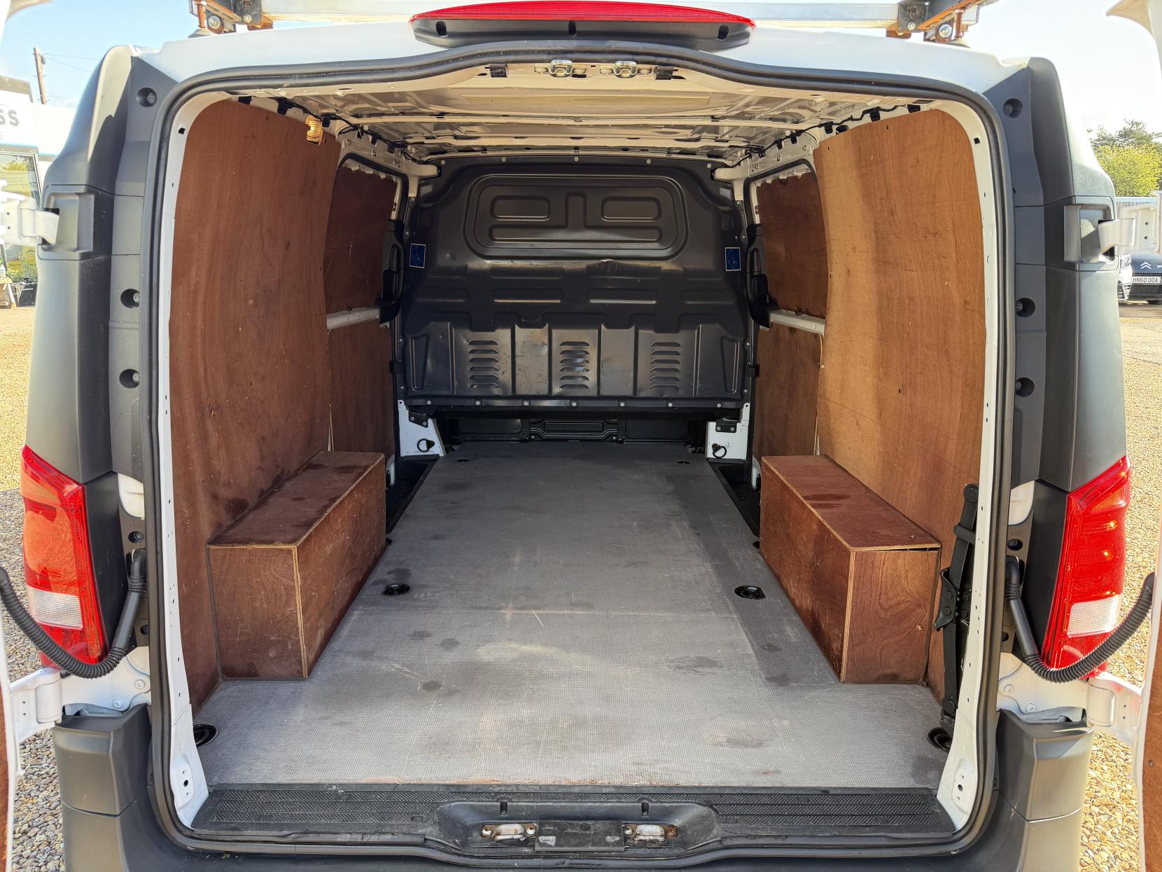 2019 Mercedes-Benz Vito 1.6 111 CDI Panel Van 6dr Diesel Manual FWD L2 Euro 6 (114 ps) - Thumbnail 3