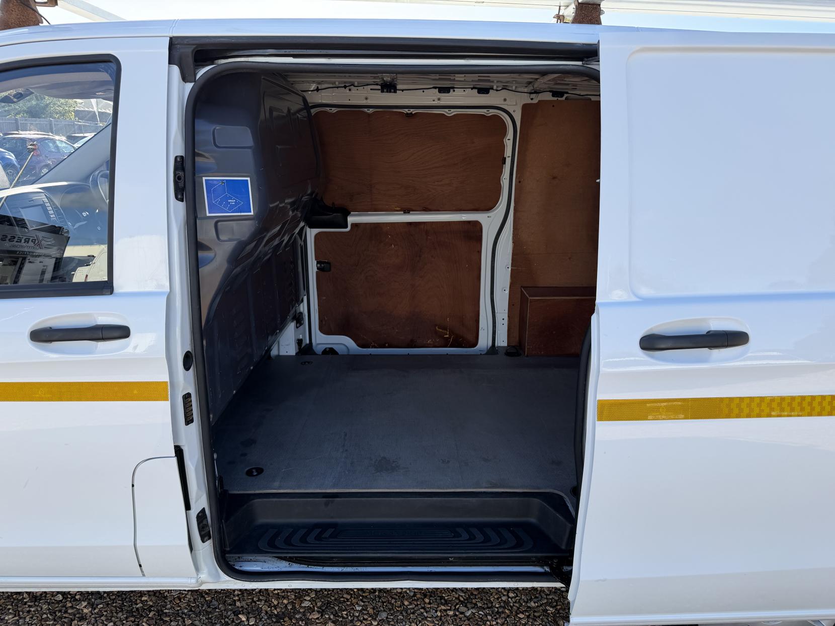 2019 Mercedes-Benz Vito 1.6 111 CDI Panel Van 6dr Diesel Manual FWD L2 Euro 6 (114 ps) - Thumbnail 26