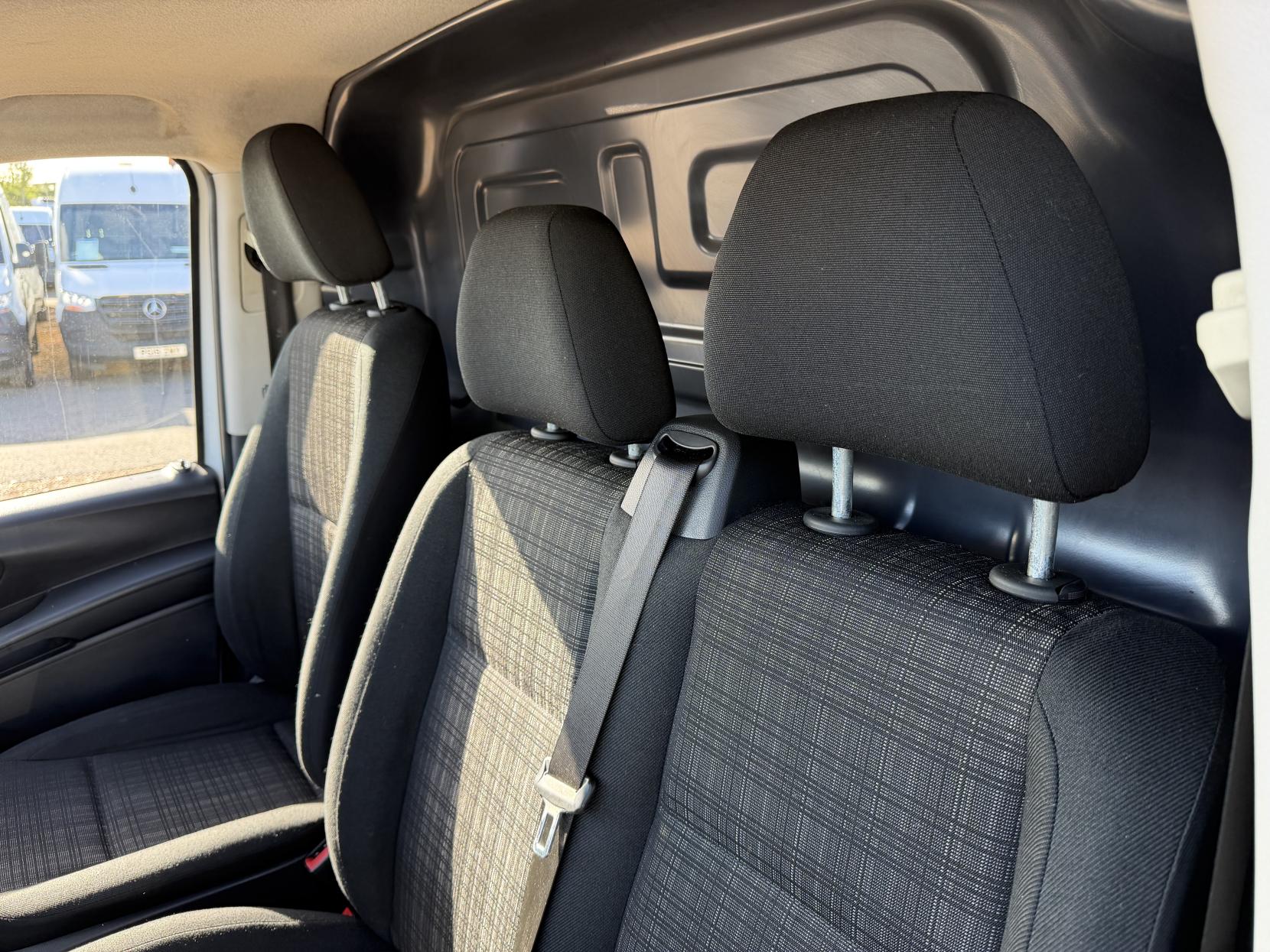 2019 Mercedes-Benz Vito 1.6 111 CDI Panel Van 6dr Diesel Manual FWD L2 Euro 6 (114 ps) - Thumbnail 31