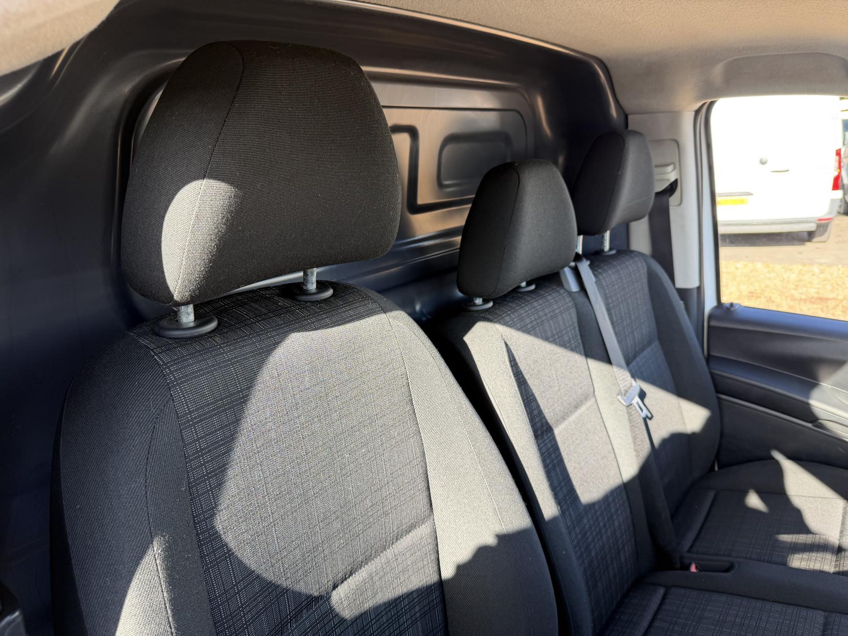 2019 Mercedes-Benz Vito 1.6 111 CDI Panel Van 6dr Diesel Manual FWD L2 Euro 6 (114 ps) - Thumbnail 15