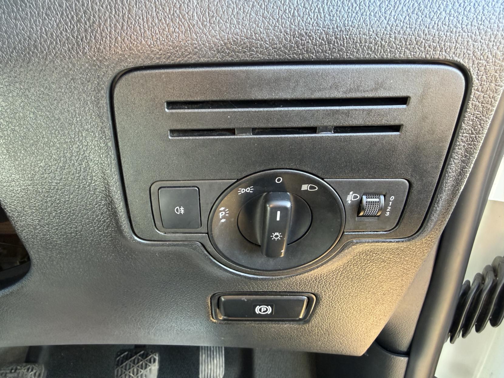 2019 Mercedes-Benz Vito 1.6 111 CDI Panel Van 6dr Diesel Manual FWD L2 Euro 6 (114 ps) - Thumbnail 24