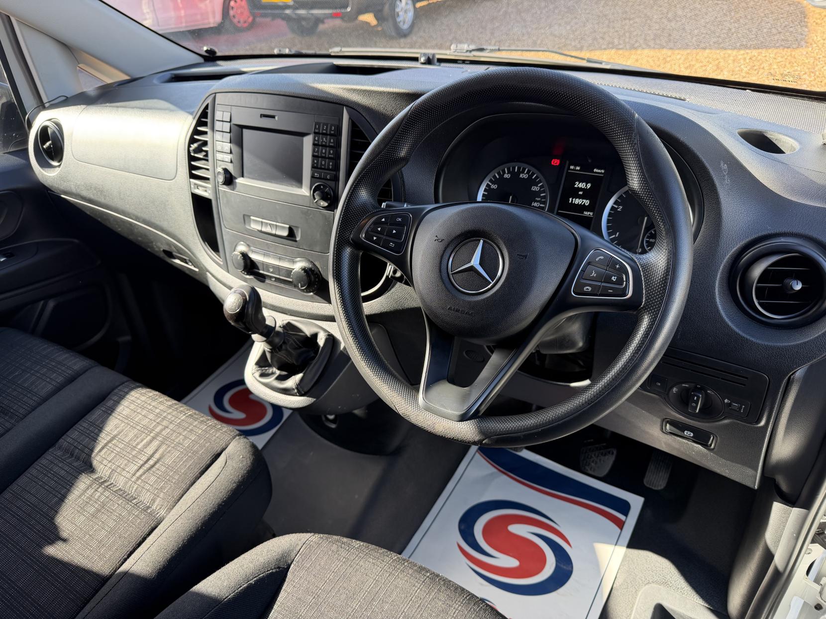 2019 Mercedes-Benz Vito 1.6 111 CDI Panel Van 6dr Diesel Manual FWD L2 Euro 6 (114 ps) - Thumbnail 2