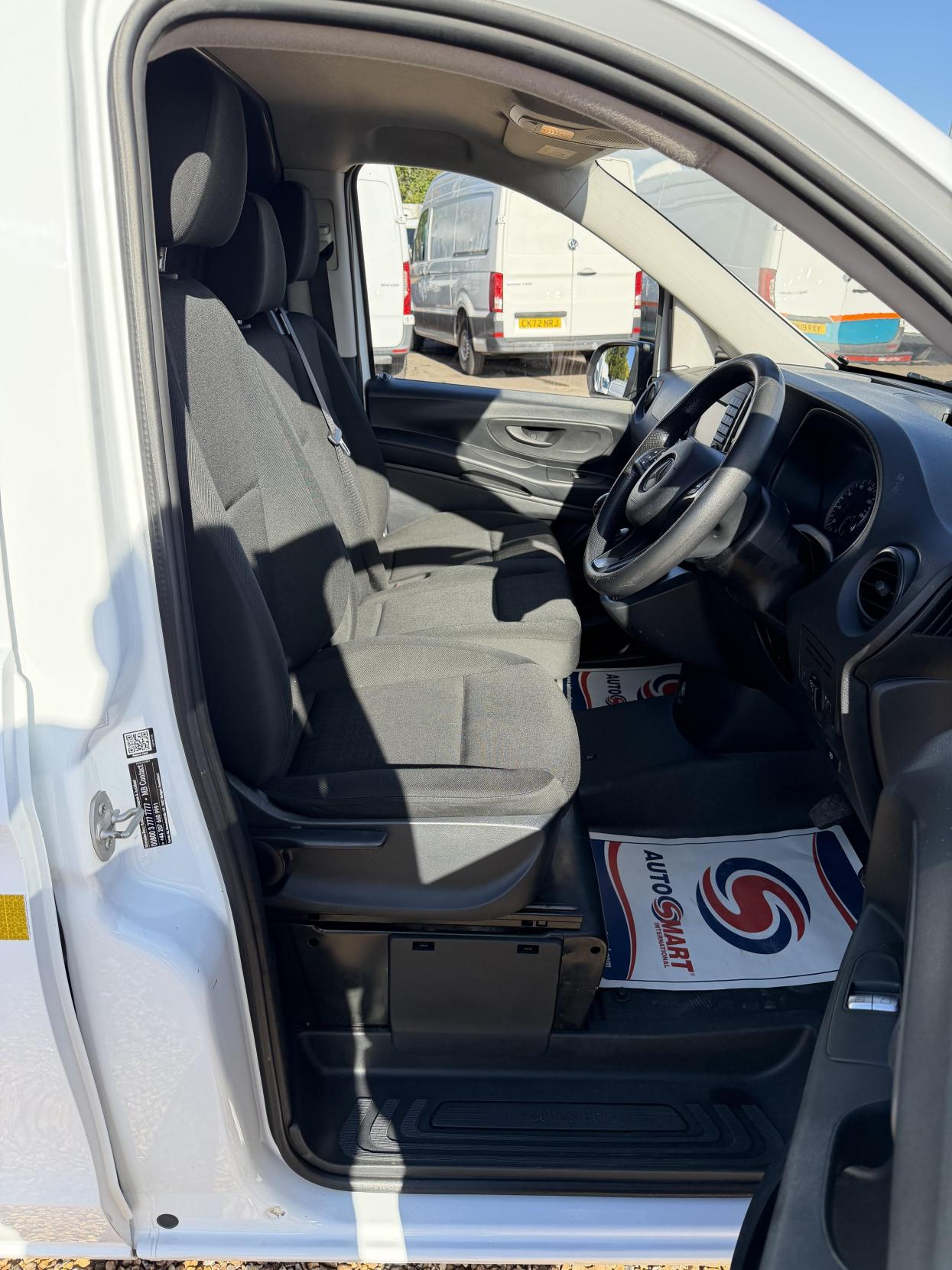 2019 Mercedes-Benz Vito 1.6 111 CDI Panel Van 6dr Diesel Manual FWD L2 Euro 6 (114 ps) - Thumbnail 14