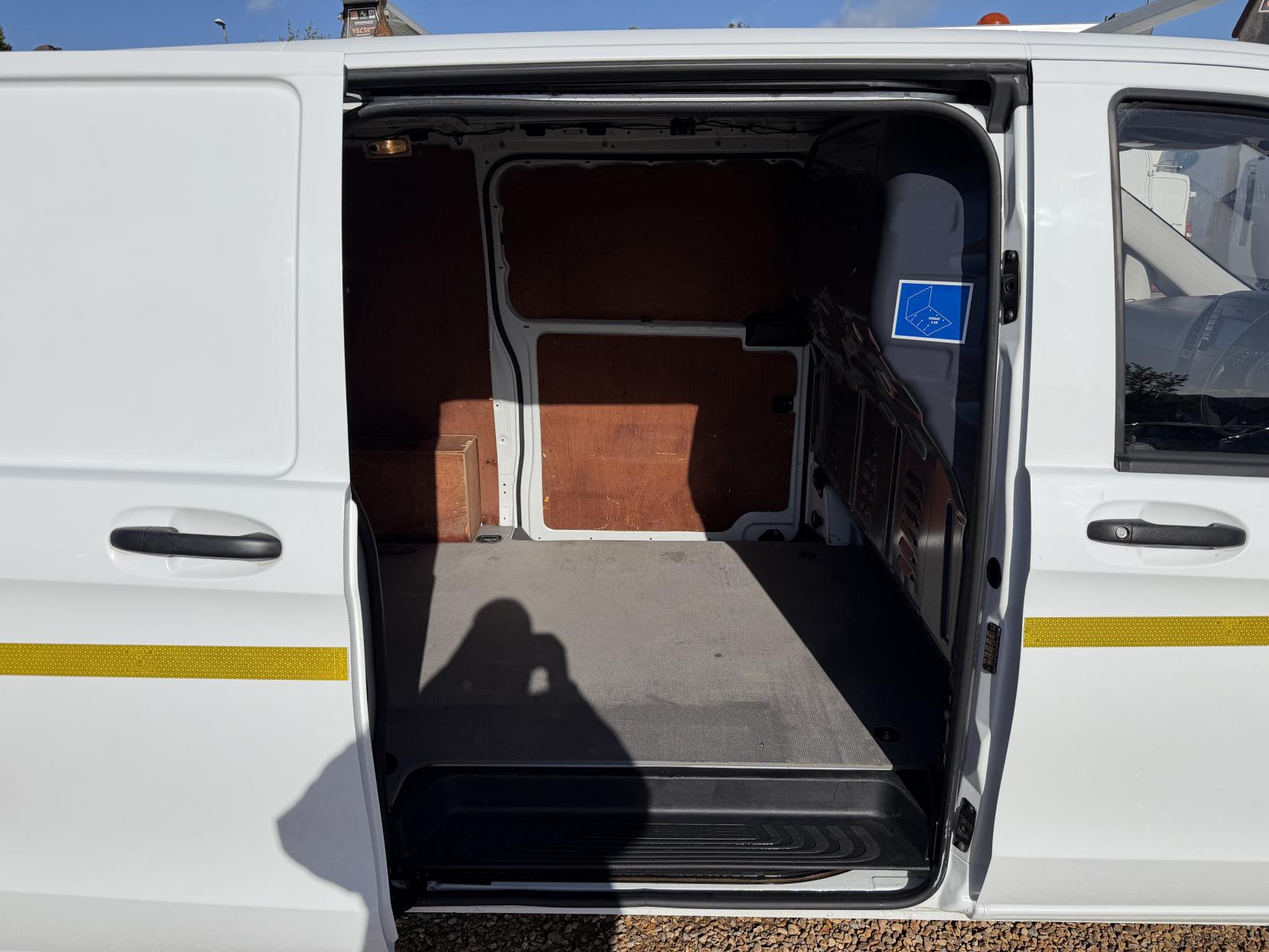 2019 Mercedes-Benz Vito 1.6 111 CDI Panel Van 6dr Diesel Manual FWD L2 Euro 6 (114 ps) - Thumbnail 36