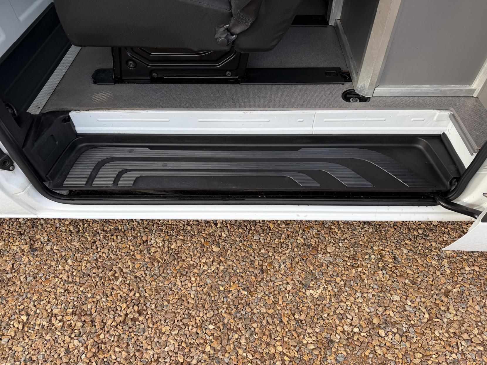 2023 Mercedes-Benz Sprinter 2.0 315 CDI Premium Panel Van 5dr Diesel Manual RWD L3 H2 Euro 6 (s/s) (150 ps) - Thumbnail 35