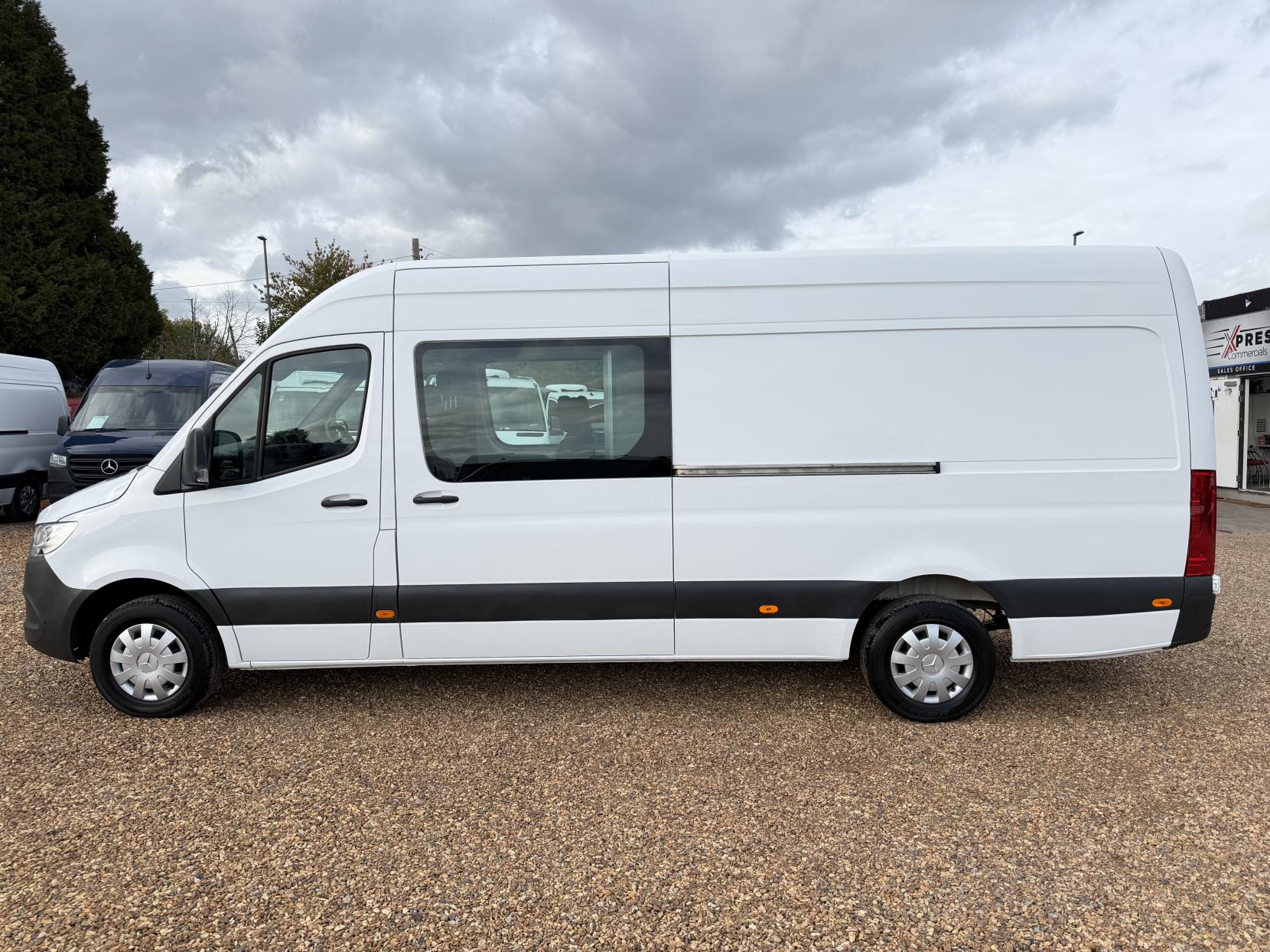 2023 Mercedes-Benz Sprinter 2.0 315 CDI Premium Panel Van 5dr Diesel Manual RWD L3 H2 Euro 6 (s/s) (150 ps) - Thumbnail 8