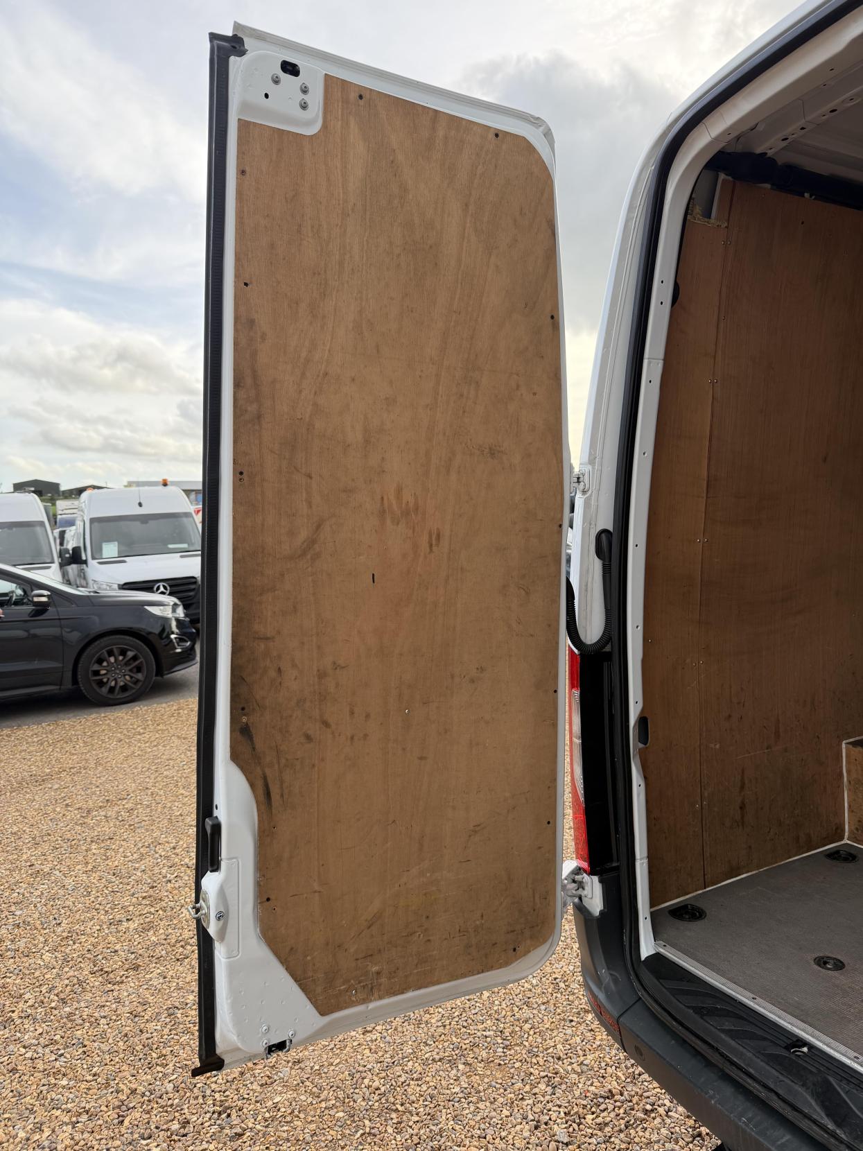 2023 Mercedes-Benz Sprinter 2.0 315 CDI Premium Panel Van 5dr Diesel Manual RWD L3 H2 Euro 6 (s/s) (150 ps) - Thumbnail 40