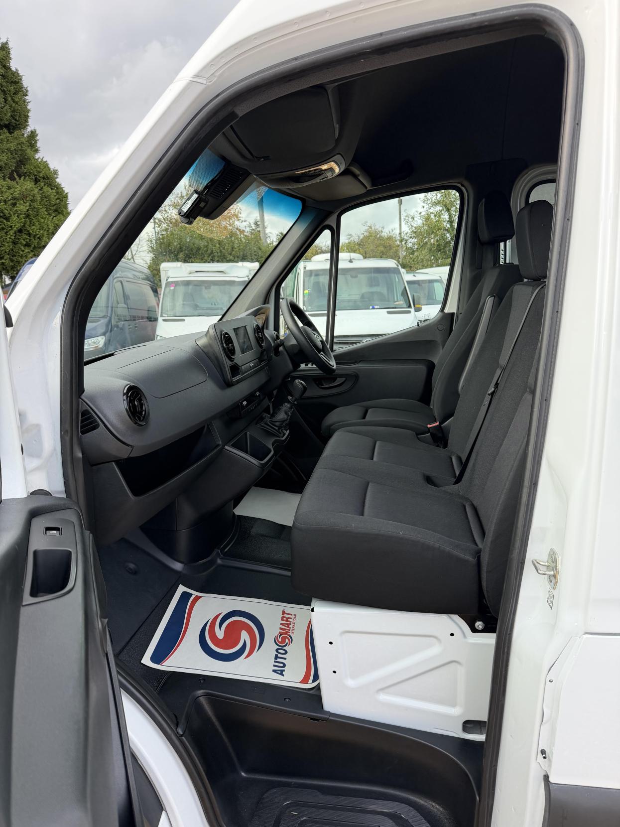 2023 Mercedes-Benz Sprinter 2.0 315 CDI Premium Panel Van 5dr Diesel Manual RWD L3 H2 Euro 6 (s/s) (150 ps) - Thumbnail 19