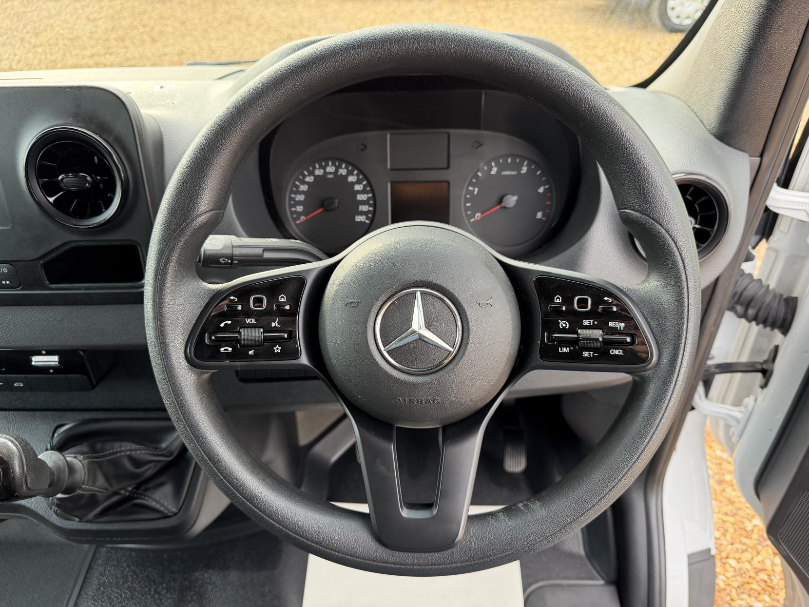 2023 Mercedes-Benz Sprinter 2.0 315 CDI Premium Panel Van 5dr Diesel Manual RWD L3 H2 Euro 6 (s/s) (150 ps) - Thumbnail 16