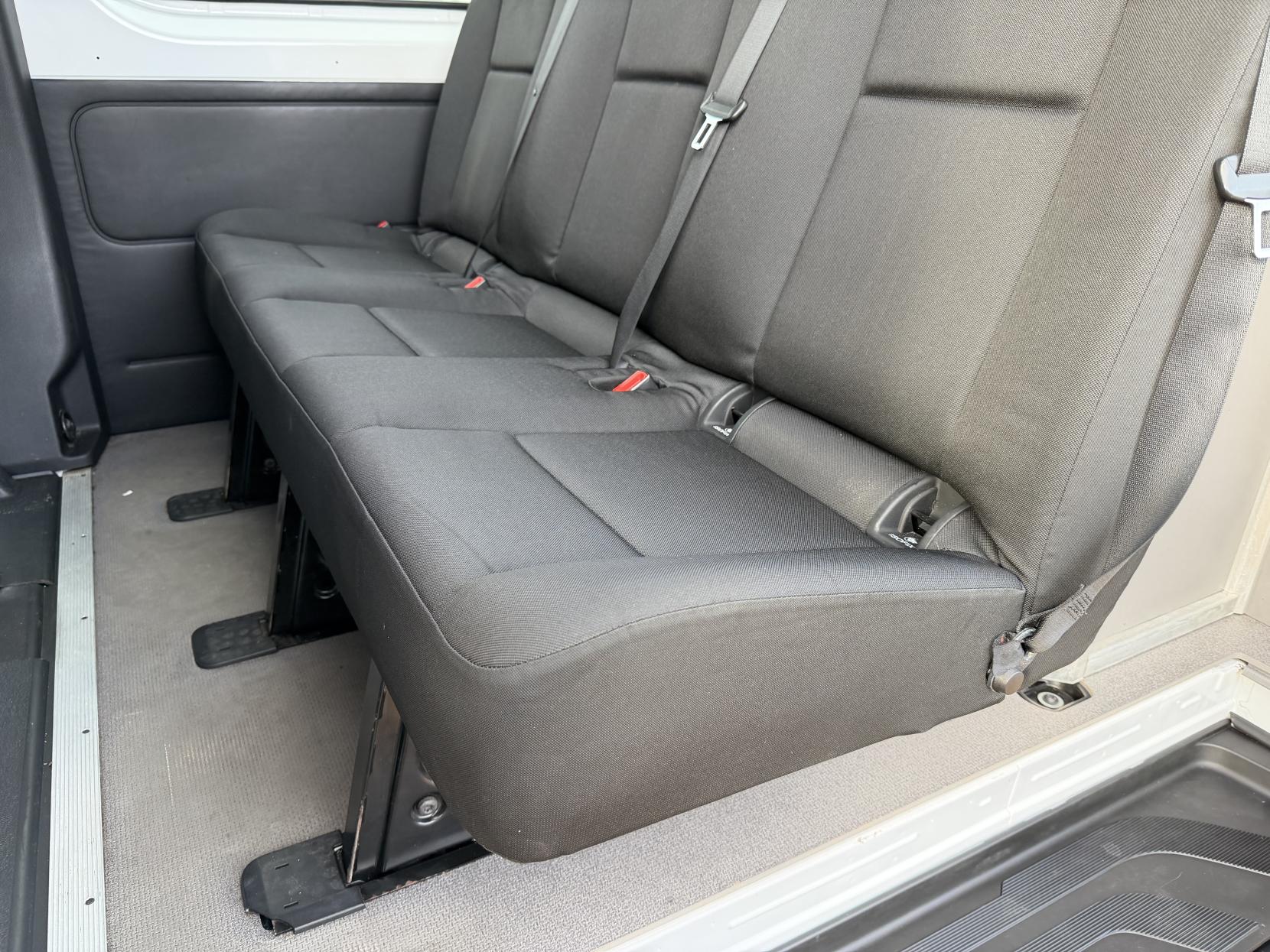 2023 Mercedes-Benz Sprinter 2.0 315 CDI Premium Panel Van 5dr Diesel Manual RWD L3 H2 Euro 6 (s/s) (150 ps) - Thumbnail 36