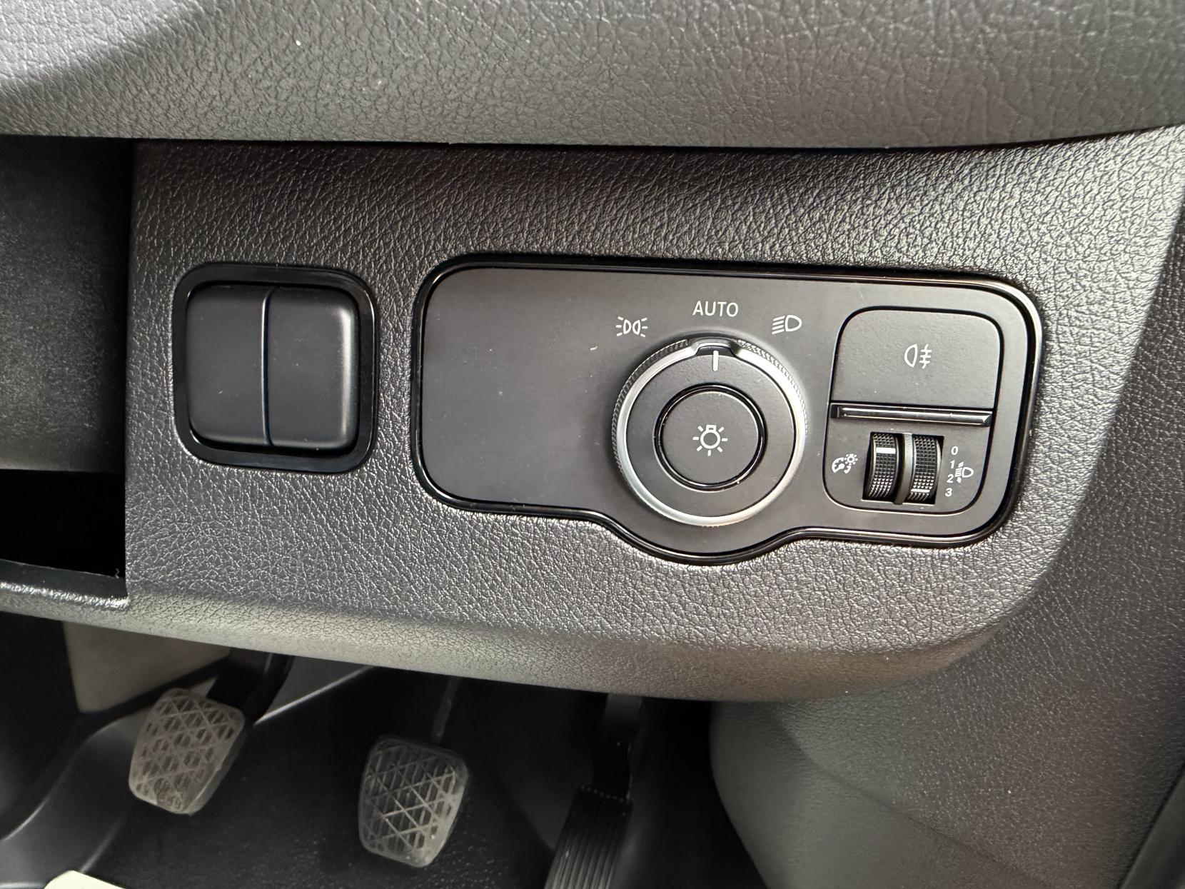 2023 Mercedes-Benz Sprinter 2.0 315 CDI Premium Panel Van 5dr Diesel Manual RWD L3 H2 Euro 6 (s/s) (150 ps) - Thumbnail 23