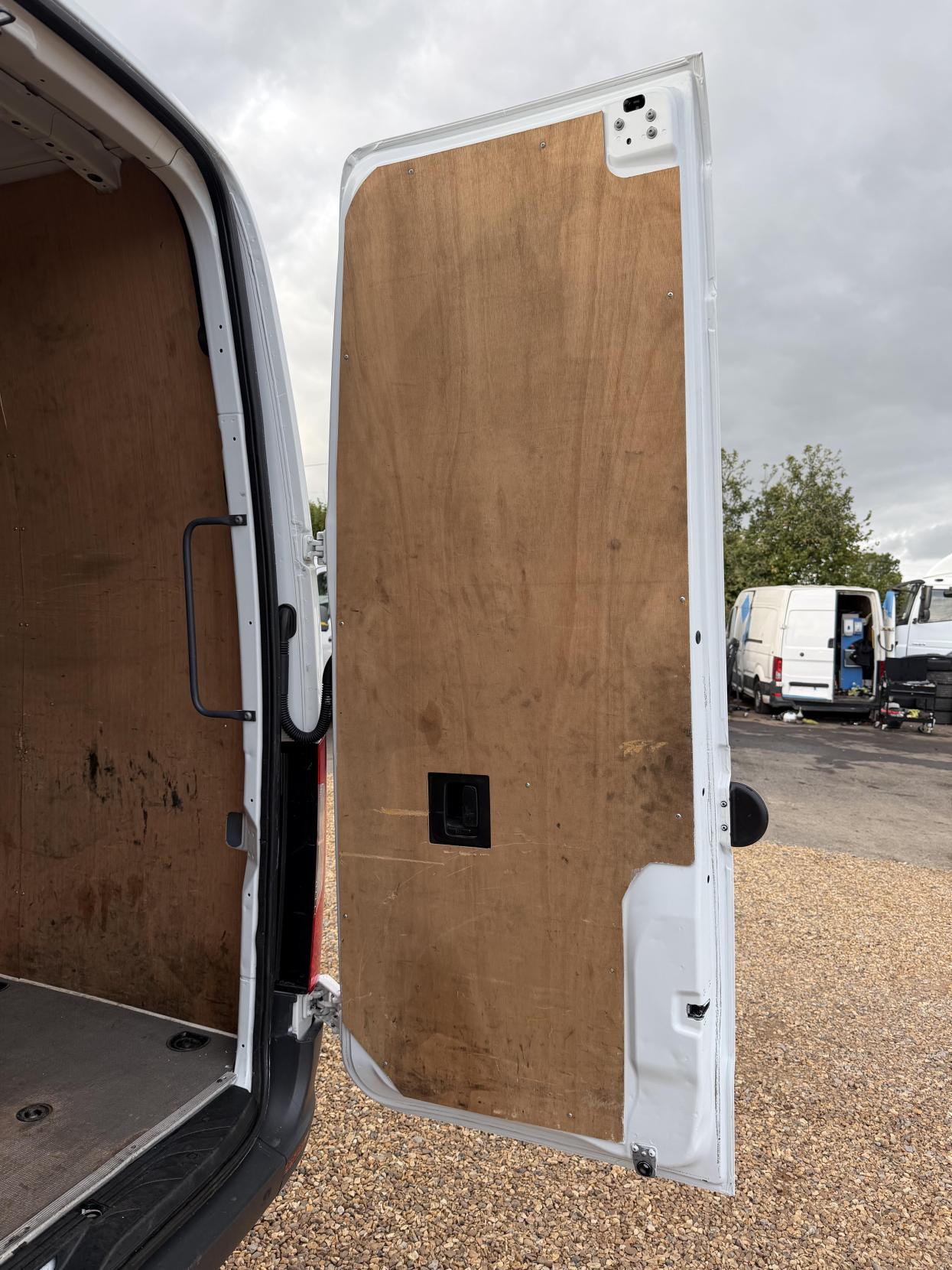2023 Mercedes-Benz Sprinter 2.0 315 CDI Premium Panel Van 5dr Diesel Manual RWD L3 H2 Euro 6 (s/s) (150 ps) - Thumbnail 42