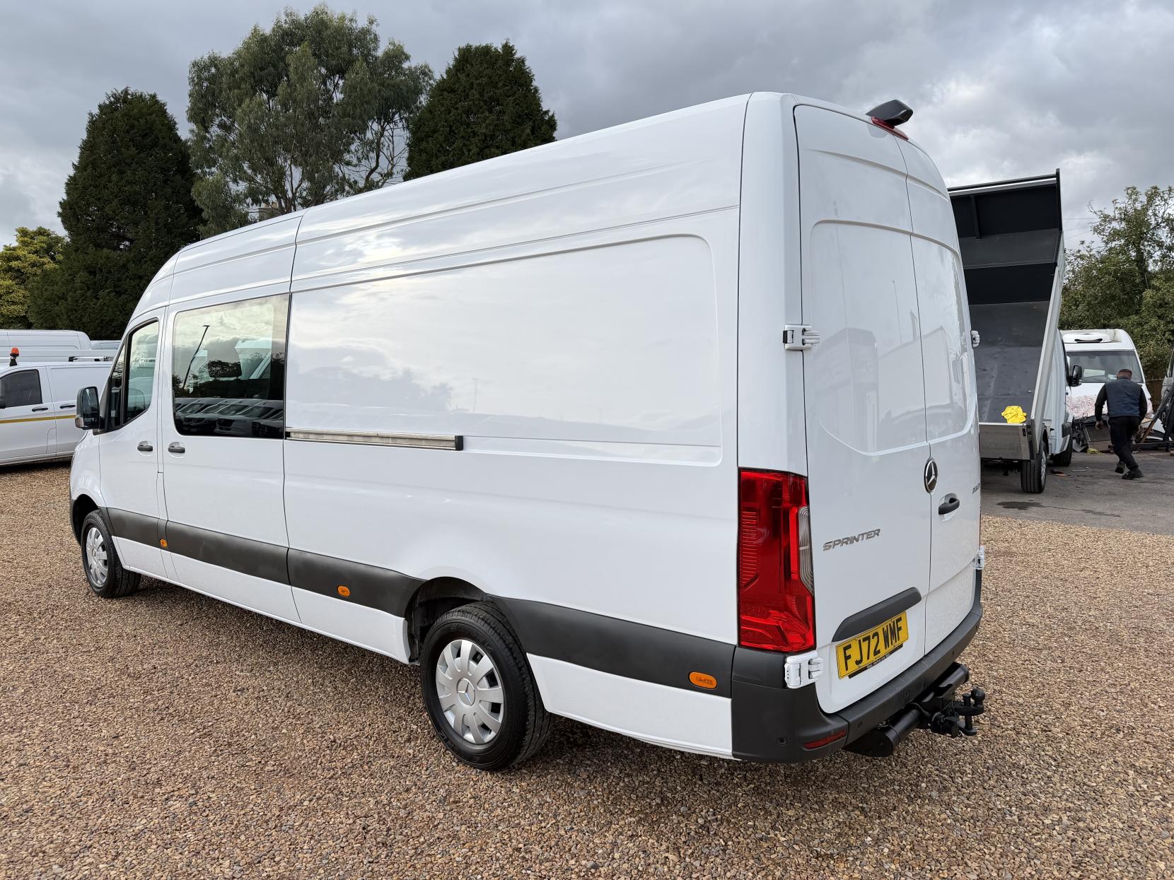 2023 Mercedes-Benz Sprinter 2.0 315 CDI Premium Panel Van 5dr Diesel Manual RWD L3 H2 Euro 6 (s/s) (150 ps) - Thumbnail 9