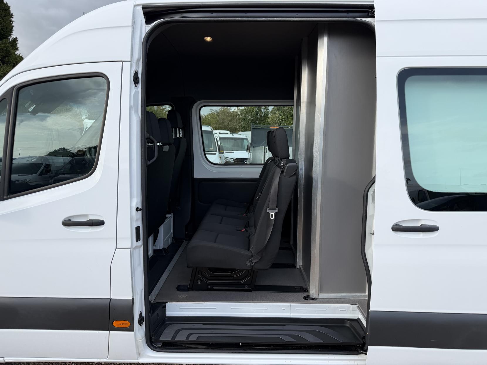 2023 Mercedes-Benz Sprinter 2.0 315 CDI Premium Panel Van 5dr Diesel Manual RWD L3 H2 Euro 6 (s/s) (150 ps) - Thumbnail 31