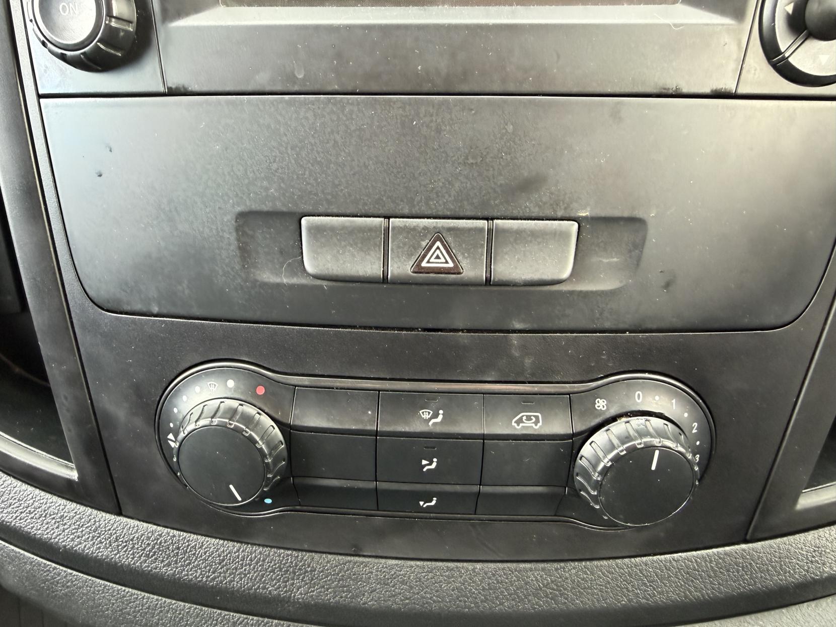 2019 Mercedes-Benz Vito 1.6 111 CDI Panel Van 6dr Diesel Manual FWD L2 Euro 6 (114 ps) - Thumbnail 22