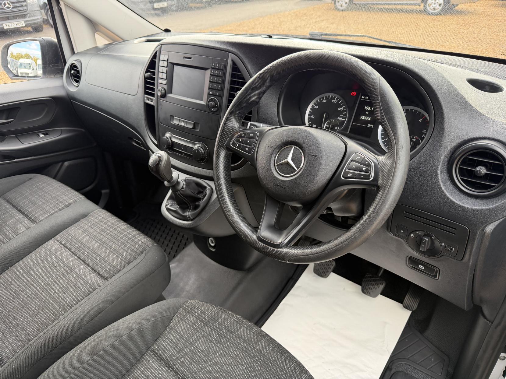 2019 Mercedes-Benz Vito 1.6 111 CDI Panel Van 6dr Diesel Manual FWD L2 Euro 6 (114 ps) - Thumbnail 2