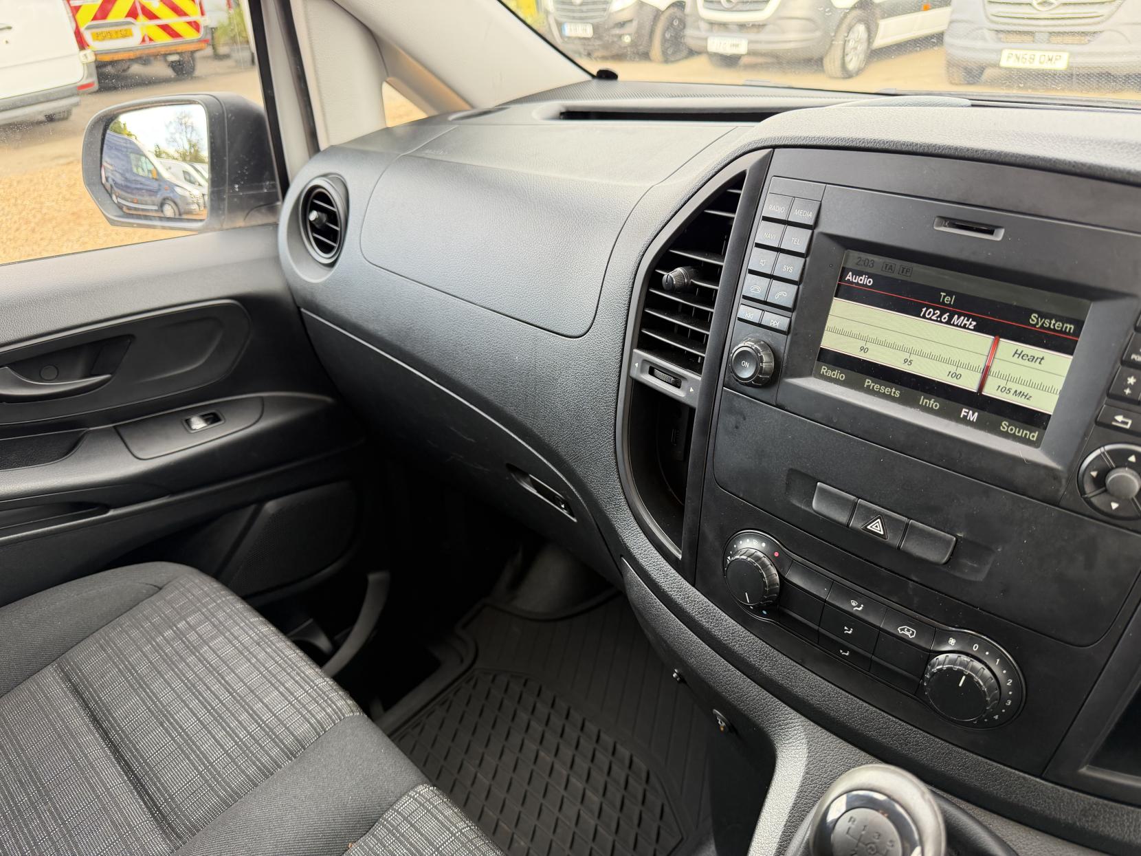 2019 Mercedes-Benz Vito 1.6 111 CDI Panel Van 6dr Diesel Manual FWD L2 Euro 6 (114 ps) - Thumbnail 27