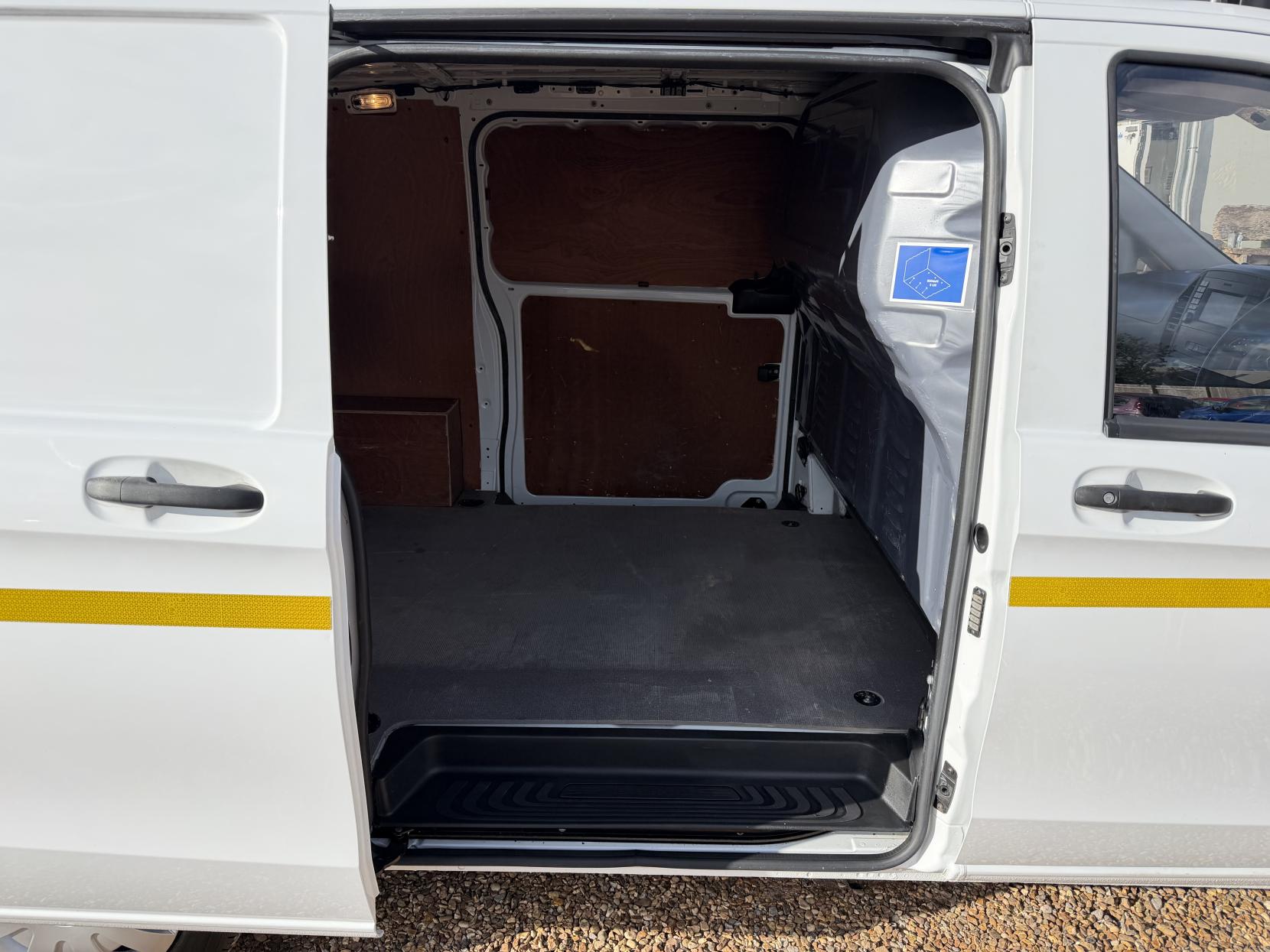 2019 Mercedes-Benz Vito 1.6 111 CDI Panel Van 6dr Diesel Manual FWD L2 Euro 6 (114 ps) - Thumbnail 33
