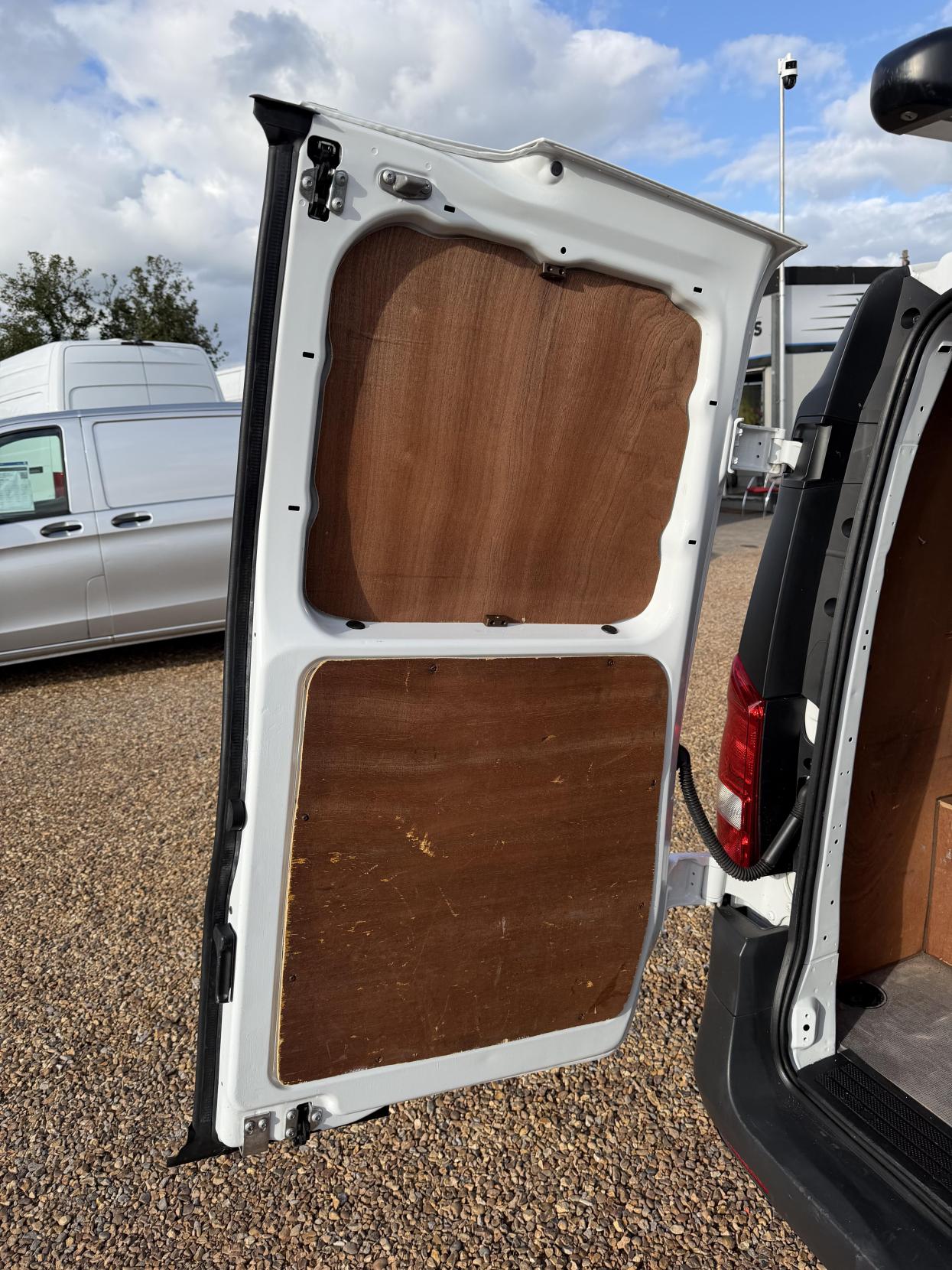 2019 Mercedes-Benz Vito 1.6 111 CDI Panel Van 6dr Diesel Manual FWD L2 Euro 6 (114 ps) - Thumbnail 44