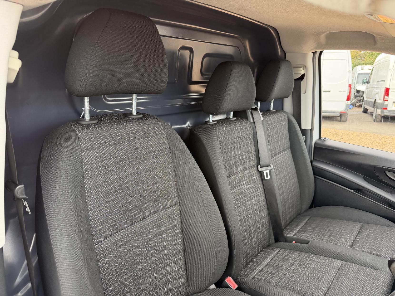2019 Mercedes-Benz Vito 1.6 111 CDI Panel Van 6dr Diesel Manual FWD L2 Euro 6 (114 ps) - Thumbnail 15