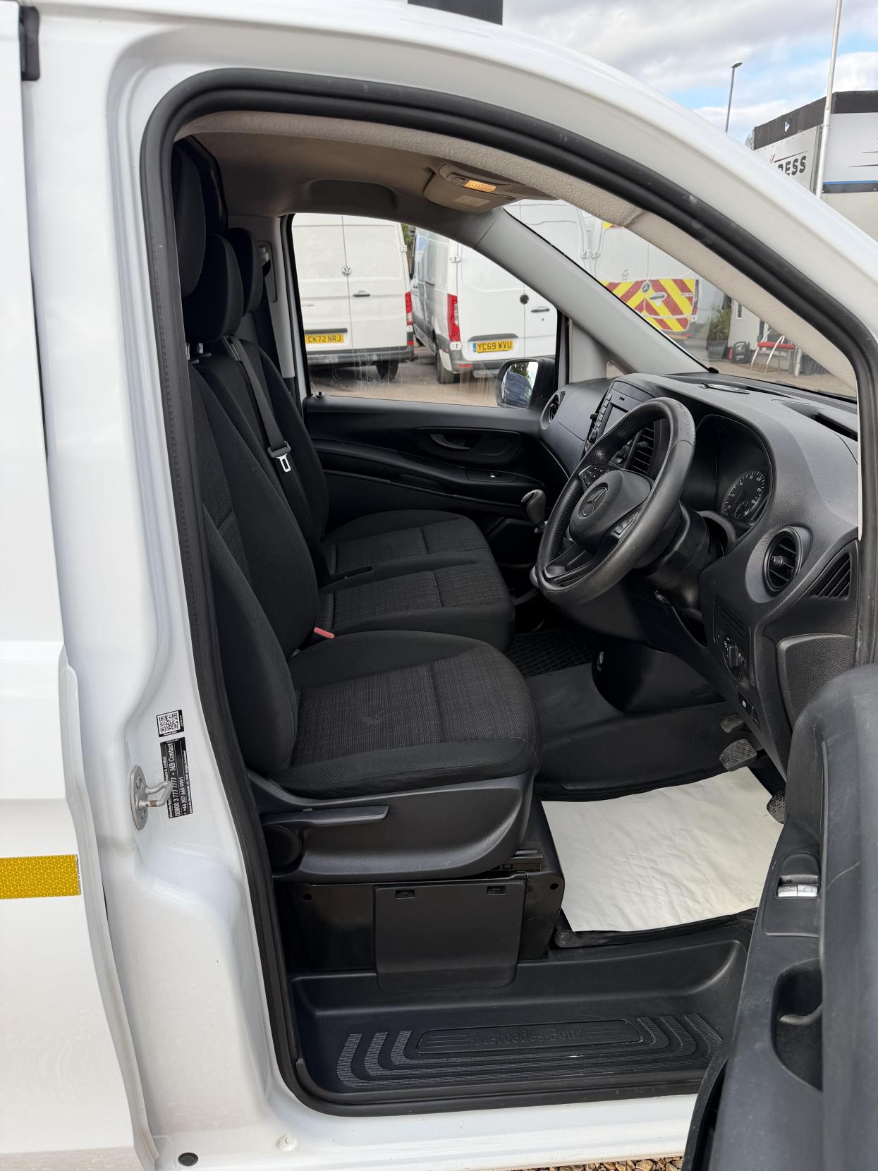 2019 Mercedes-Benz Vito 1.6 111 CDI Panel Van 6dr Diesel Manual FWD L2 Euro 6 (114 ps) - Thumbnail 14