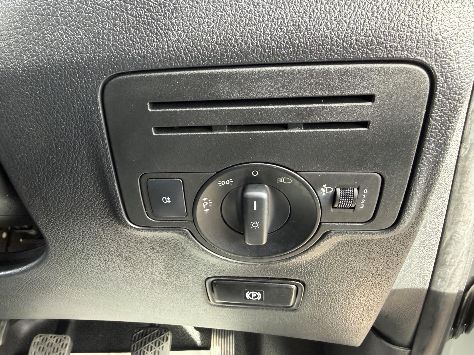 2019 Mercedes-Benz Vito 1.6 111 CDI Panel Van 6dr Diesel Manual FWD L2 Euro 6 (114 ps) - Thumbnail 24