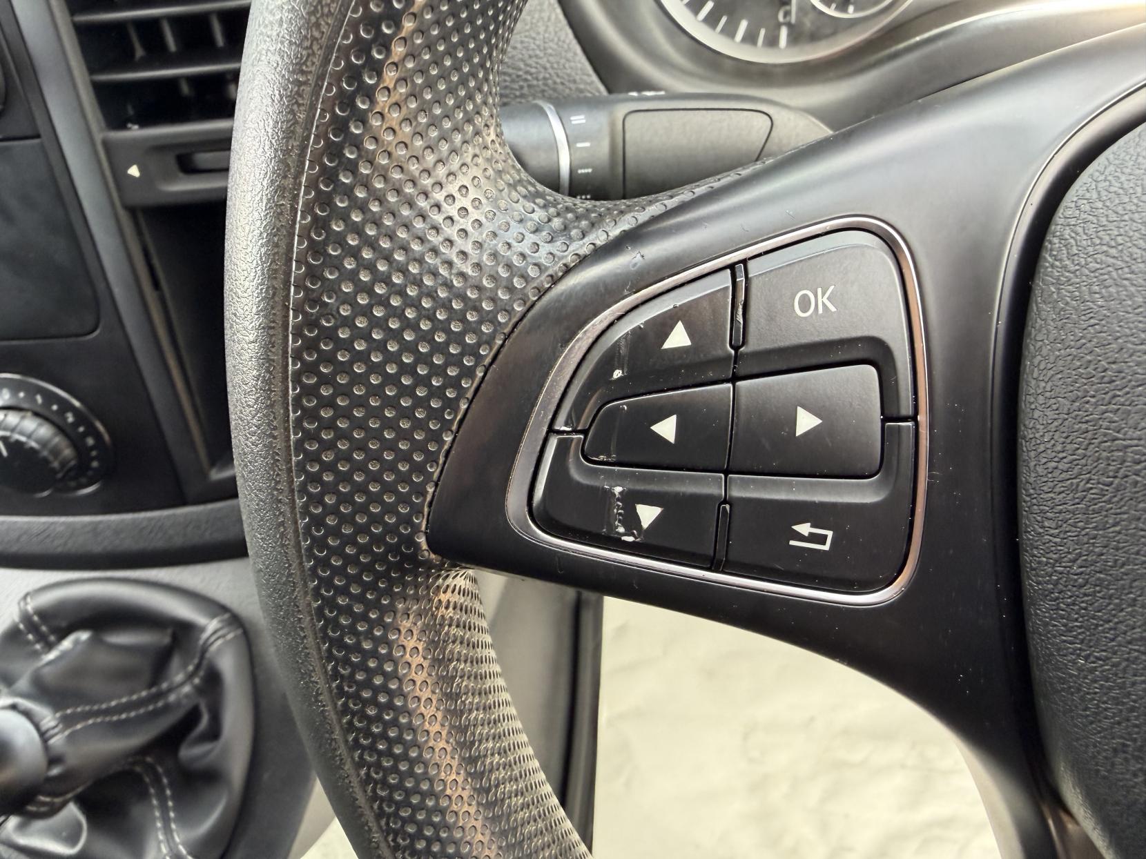 2019 Mercedes-Benz Vito 1.6 111 CDI Panel Van 6dr Diesel Manual FWD L2 Euro 6 (114 ps) - Thumbnail 17