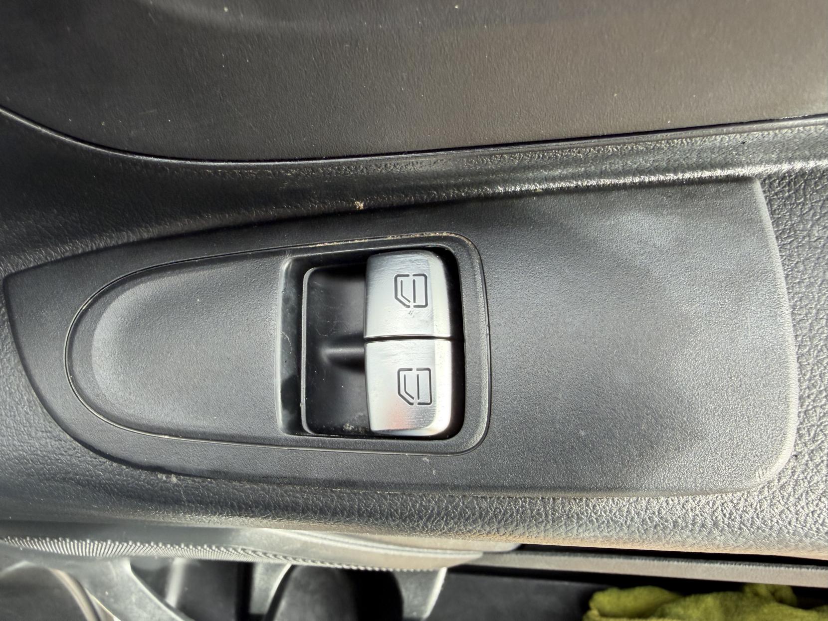 2019 Mercedes-Benz Vito 1.6 111 CDI Panel Van 6dr Diesel Manual FWD L2 Euro 6 (114 ps) - Thumbnail 26