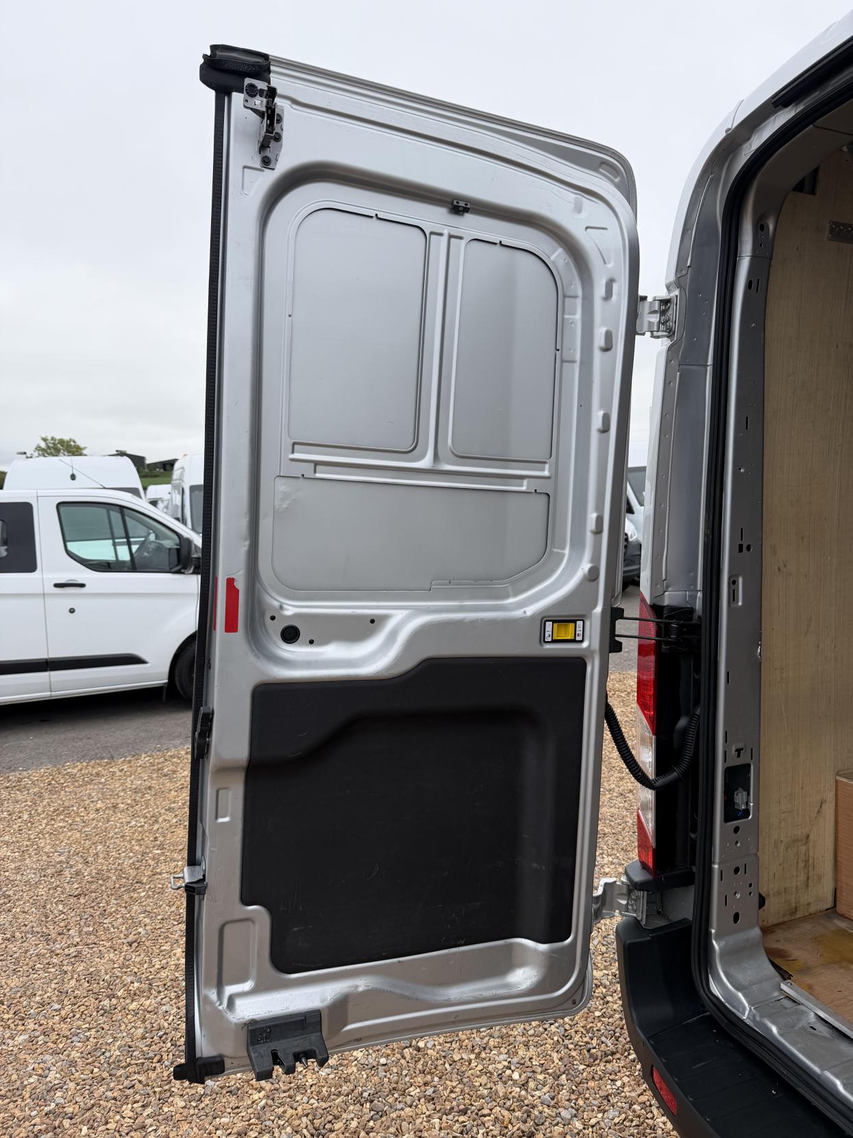 2020 Ford Transit 2.0 350 EcoBlue Leader Panel Van 5dr Diesel Manual FWD L2 H2 Euro 6 (s/s) (130 ps) - Thumbnail 35