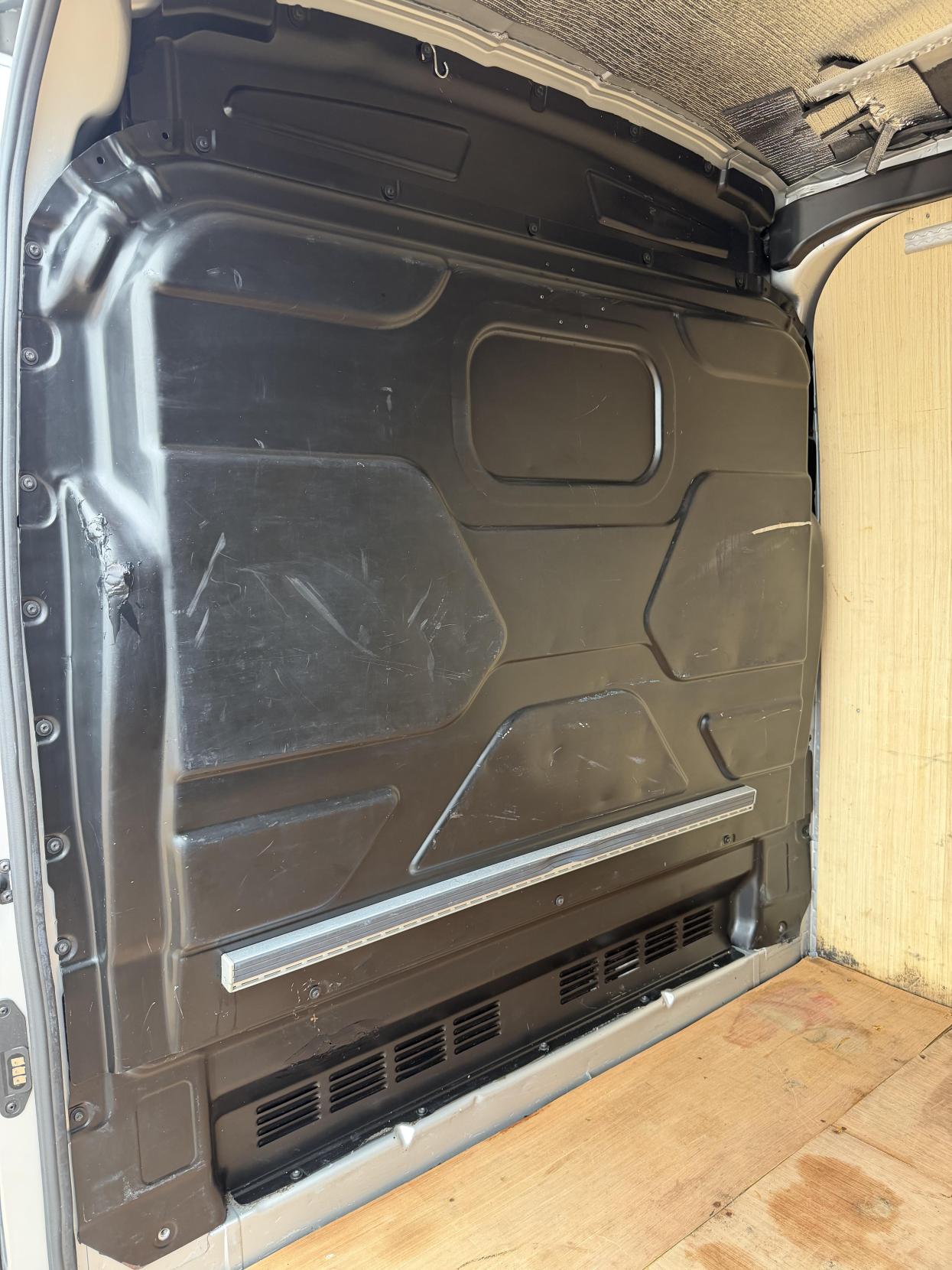 2020 Ford Transit 2.0 350 EcoBlue Leader Panel Van 5dr Diesel Manual FWD L2 H2 Euro 6 (s/s) (130 ps) - Thumbnail 37