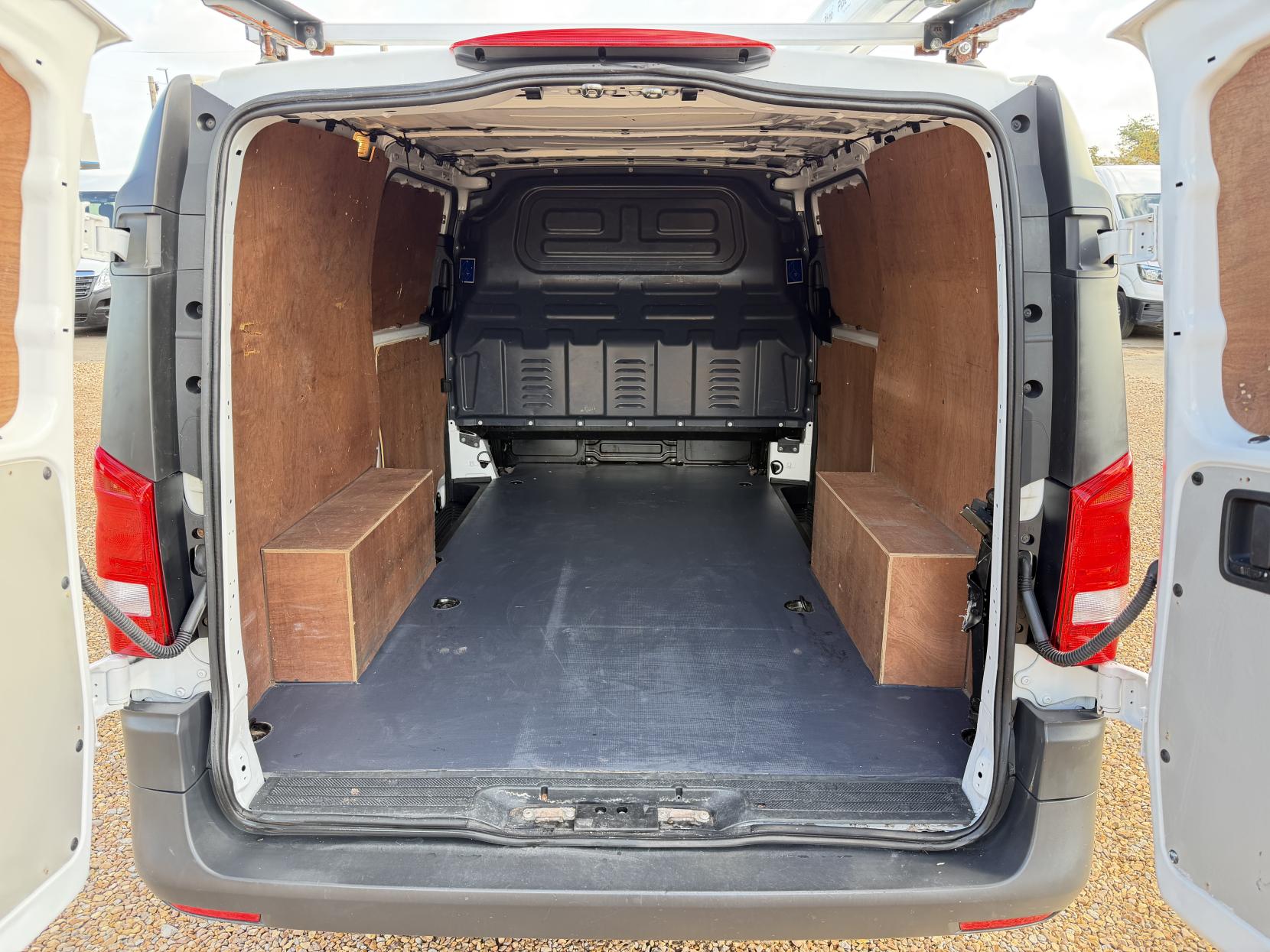 2019 Mercedes-Benz Vito 1.6 111 CDI Panel Van 6dr Diesel Manual FWD L2 Euro 6 (114 ps) - Thumbnail 3