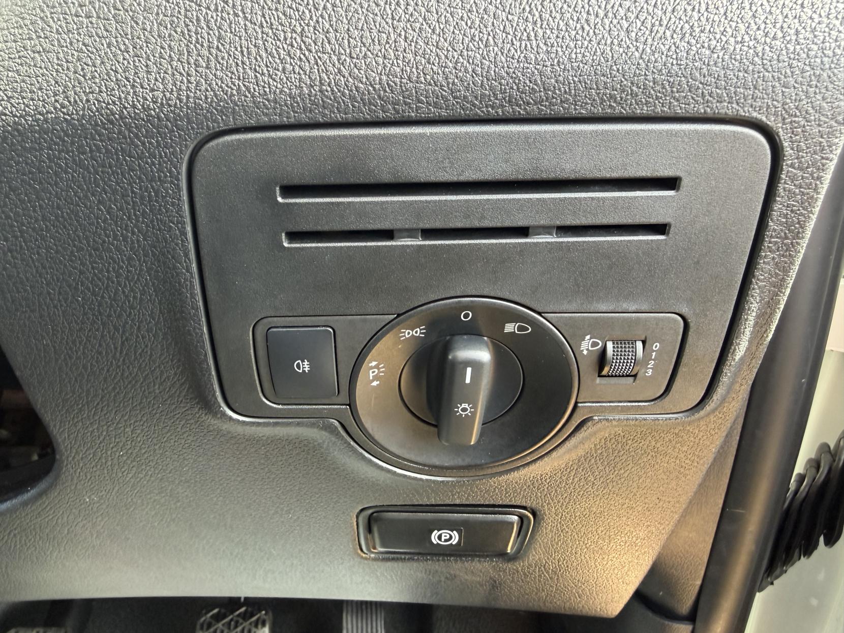 2019 Mercedes-Benz Vito 1.6 111 CDI Panel Van 6dr Diesel Manual FWD L2 Euro 6 (114 ps) - Thumbnail 22
