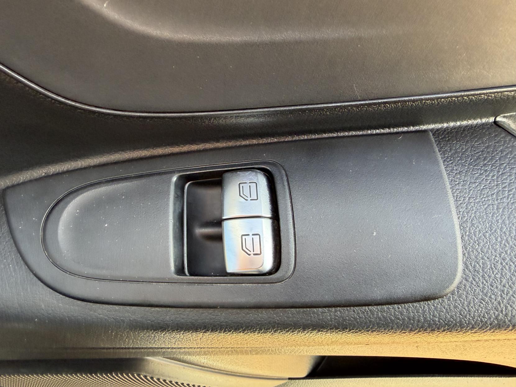 2019 Mercedes-Benz Vito 1.6 111 CDI Panel Van 6dr Diesel Manual FWD L2 Euro 6 (114 ps) - Thumbnail 24