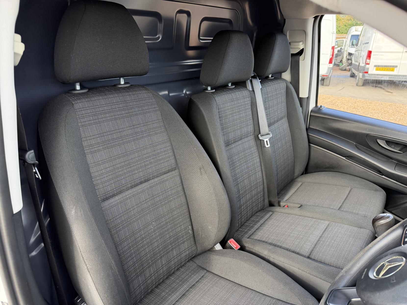 2019 Mercedes-Benz Vito 1.6 111 CDI Panel Van 6dr Diesel Manual FWD L2 Euro 6 (114 ps) - Thumbnail 15