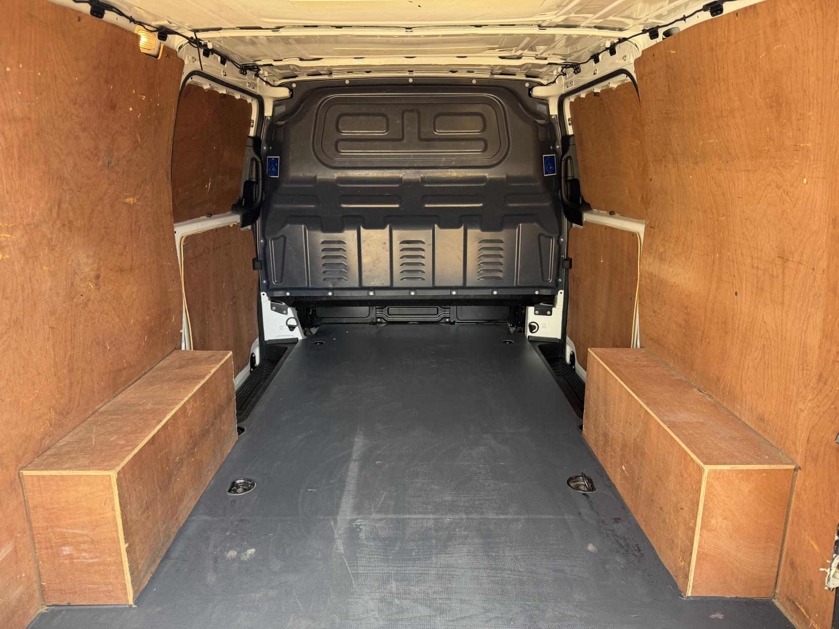 2019 Mercedes-Benz Vito 1.6 111 CDI Panel Van 6dr Diesel Manual FWD L2 Euro 6 (114 ps) - Thumbnail 39