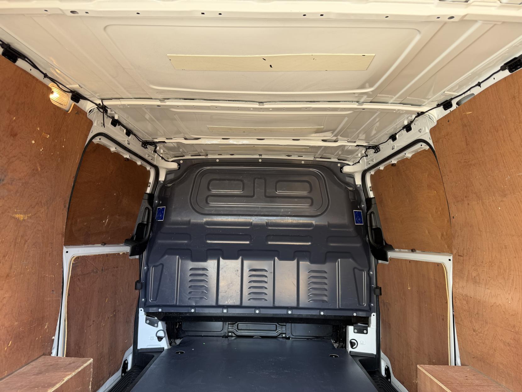 2019 Mercedes-Benz Vito 1.6 111 CDI Panel Van 6dr Diesel Manual FWD L2 Euro 6 (114 ps) - Thumbnail 41