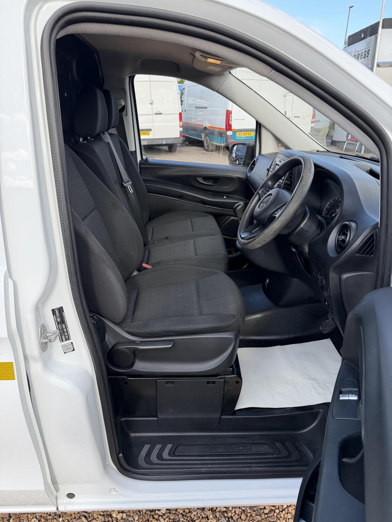 2019 Mercedes-Benz Vito 1.6 111 CDI Panel Van 6dr Diesel Manual FWD L2 Euro 6 (114 ps) - Thumbnail 14
