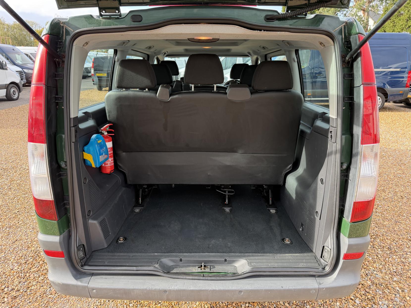 2014 Mercedes-Benz Vito 2.1 113 CDi BlueEFFICIENCY Traveliner Minibus 5dr Diesel Manual L1 (182 g/km, 136 bhp) - Thumbnail 3
