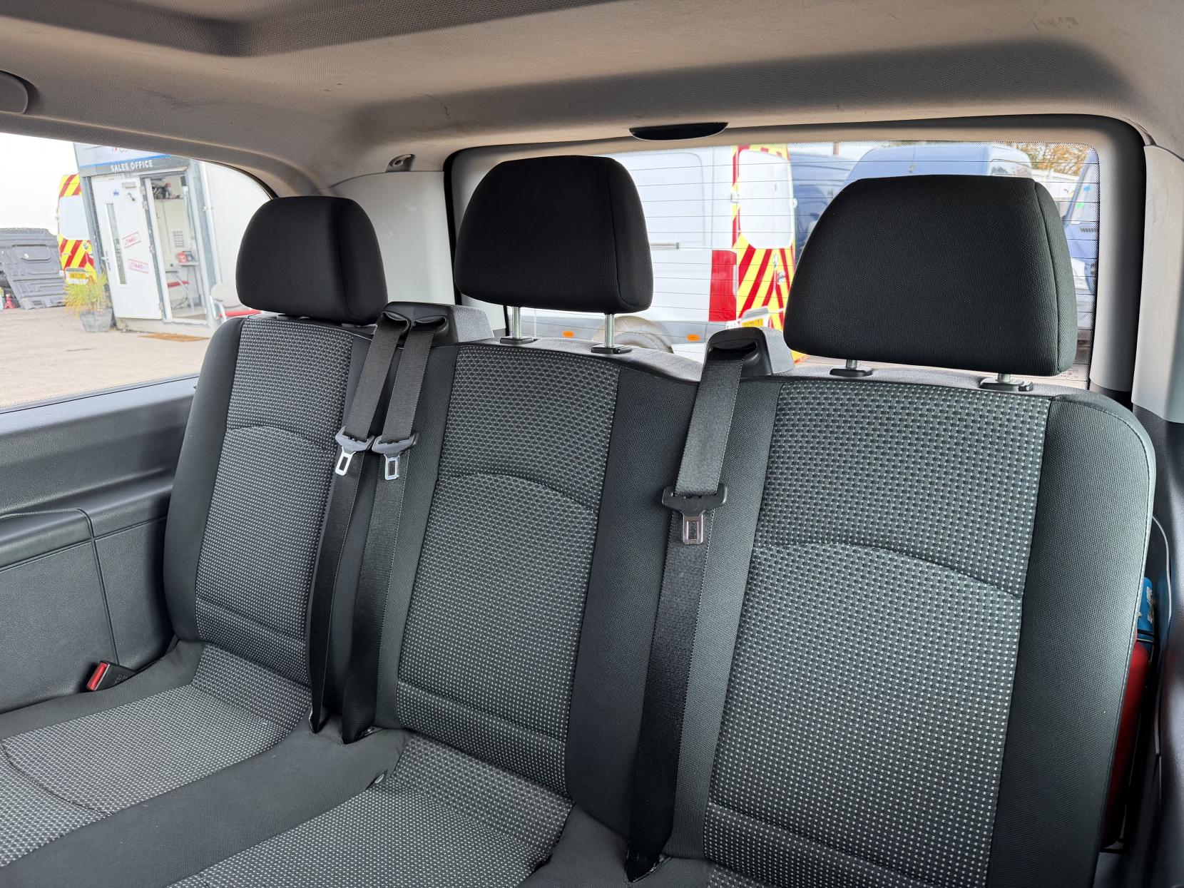 2014 Mercedes-Benz Vito 2.1 113 CDi BlueEFFICIENCY Traveliner Minibus 5dr Diesel Manual L1 (182 g/km, 136 bhp) - Thumbnail 40