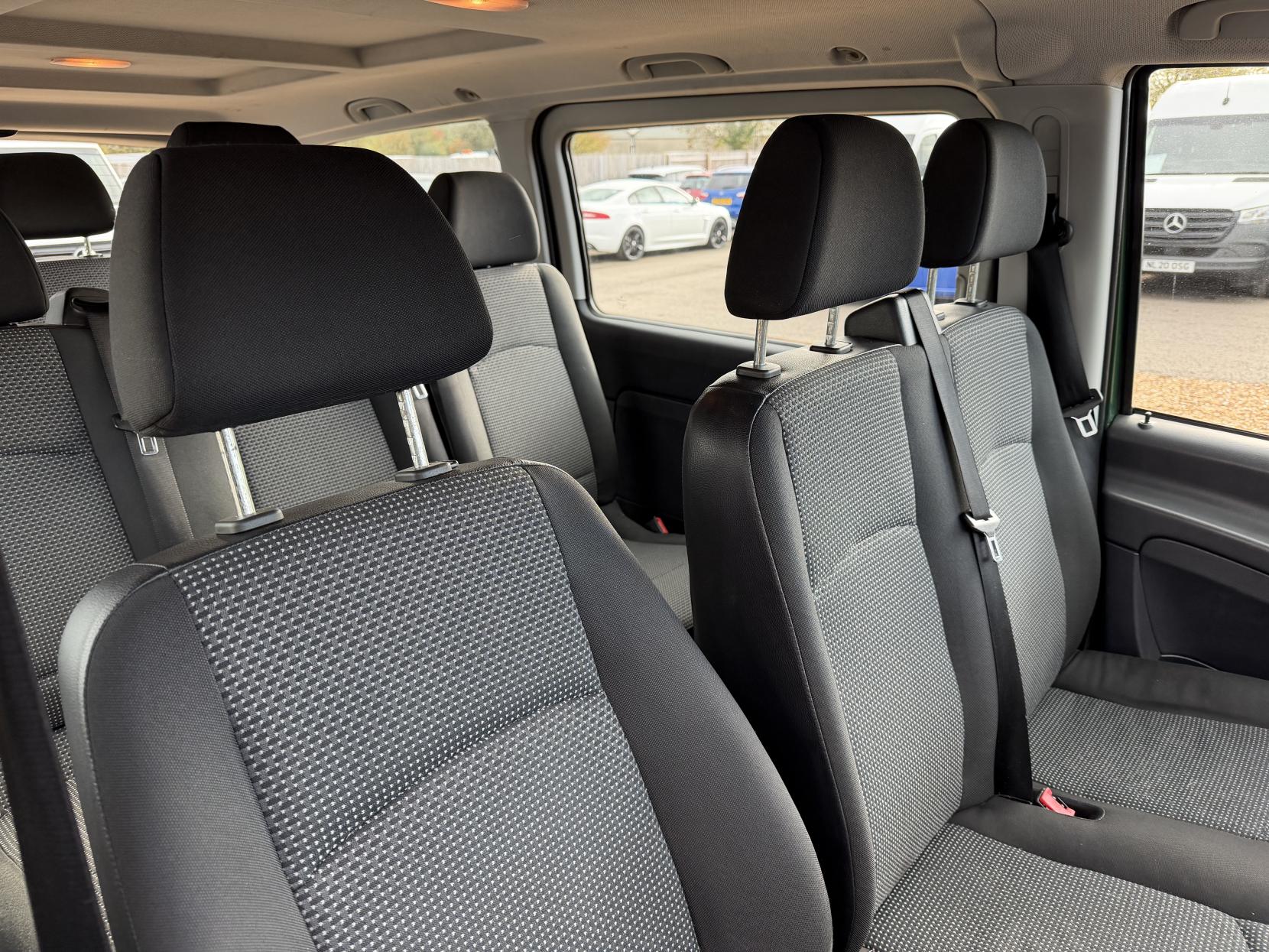 2014 Mercedes-Benz Vito 2.1 113 CDi BlueEFFICIENCY Traveliner Minibus 5dr Diesel Manual L1 (182 g/km, 136 bhp) - Thumbnail 15