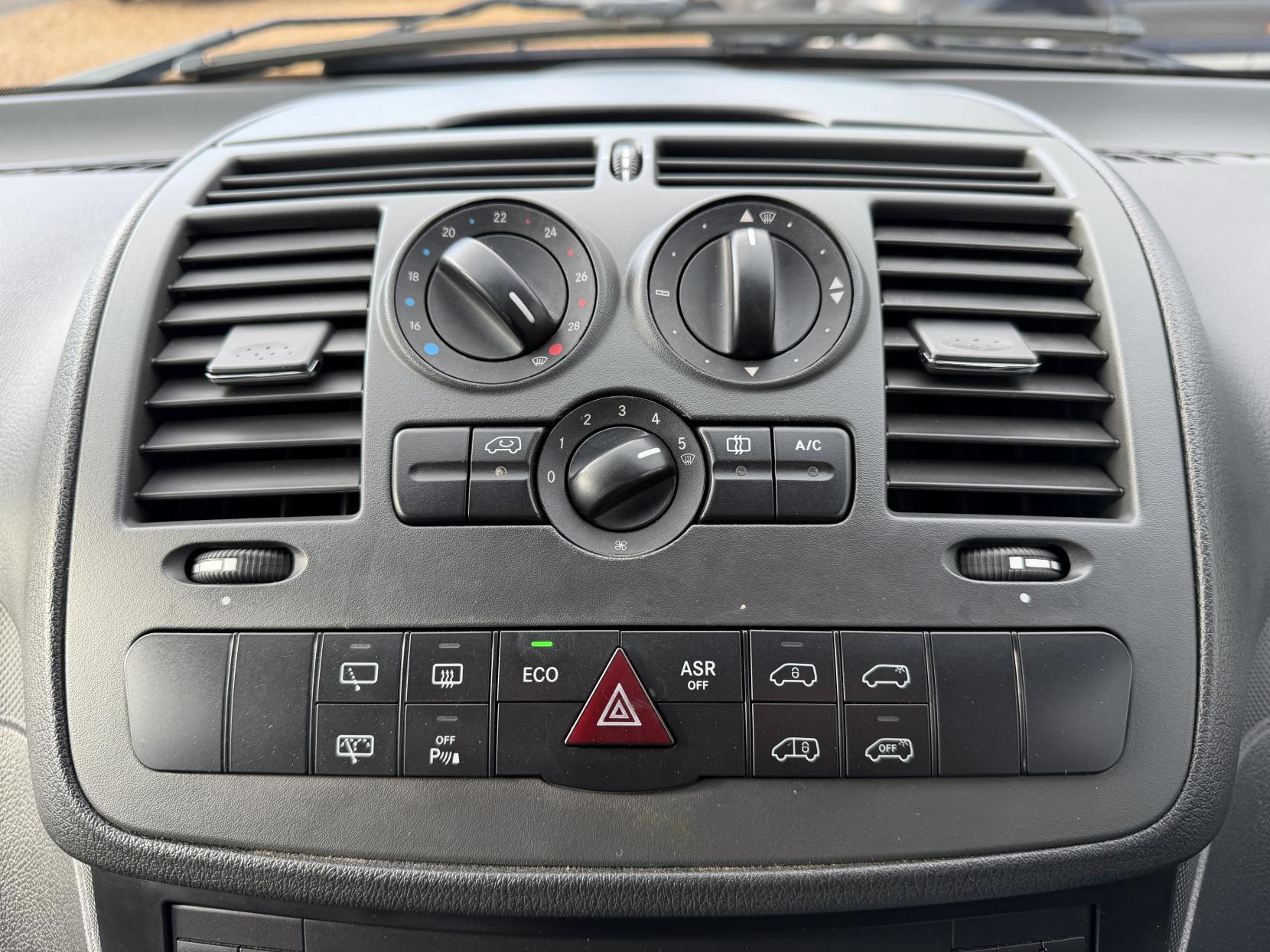 2014 Mercedes-Benz Vito 2.1 113 CDi BlueEFFICIENCY Traveliner Minibus 5dr Diesel Manual L1 (182 g/km, 136 bhp) - Thumbnail 20